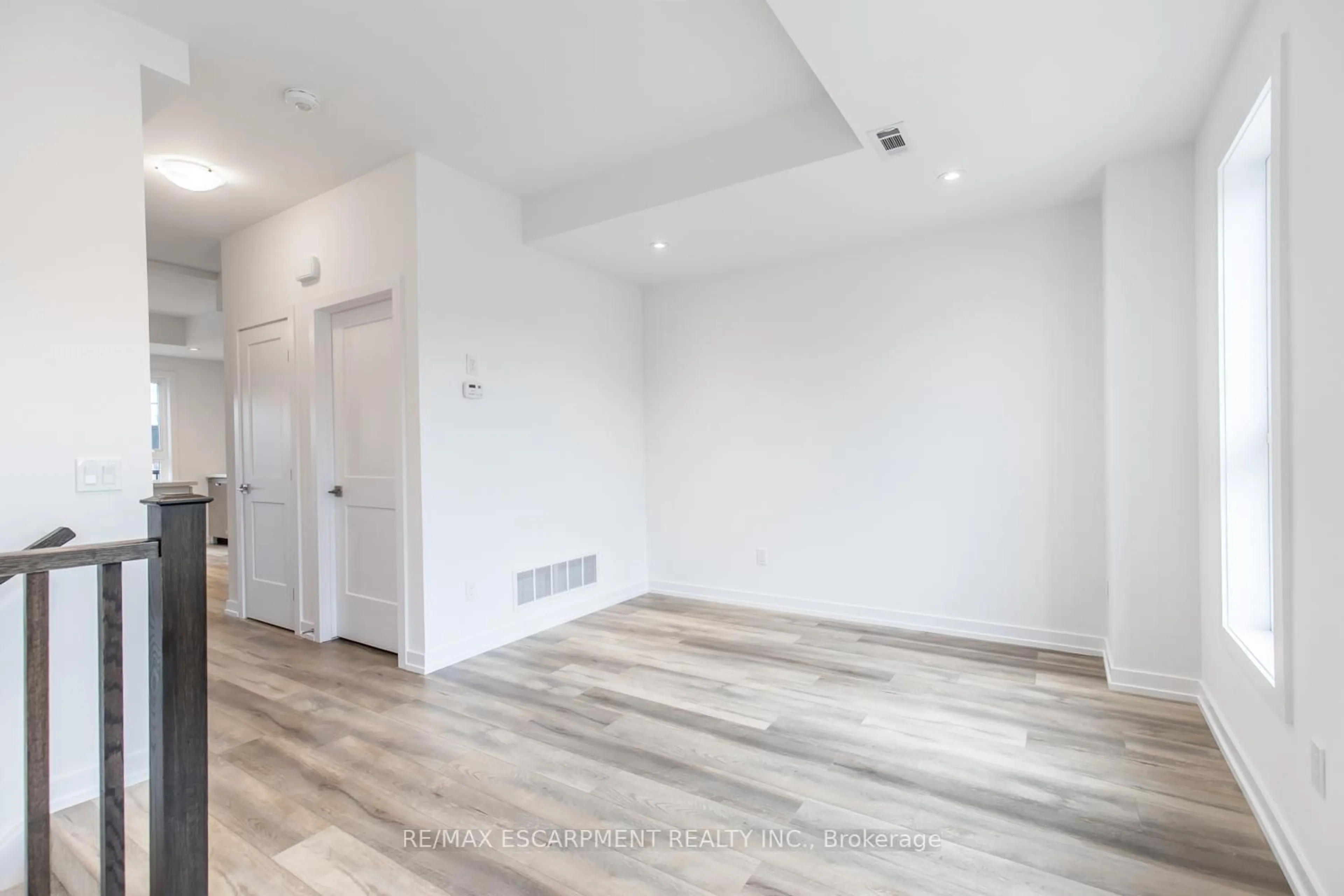 A pic of a room for 70 Kenesky Dr #4, Hamilton Ontario L8B 2A9