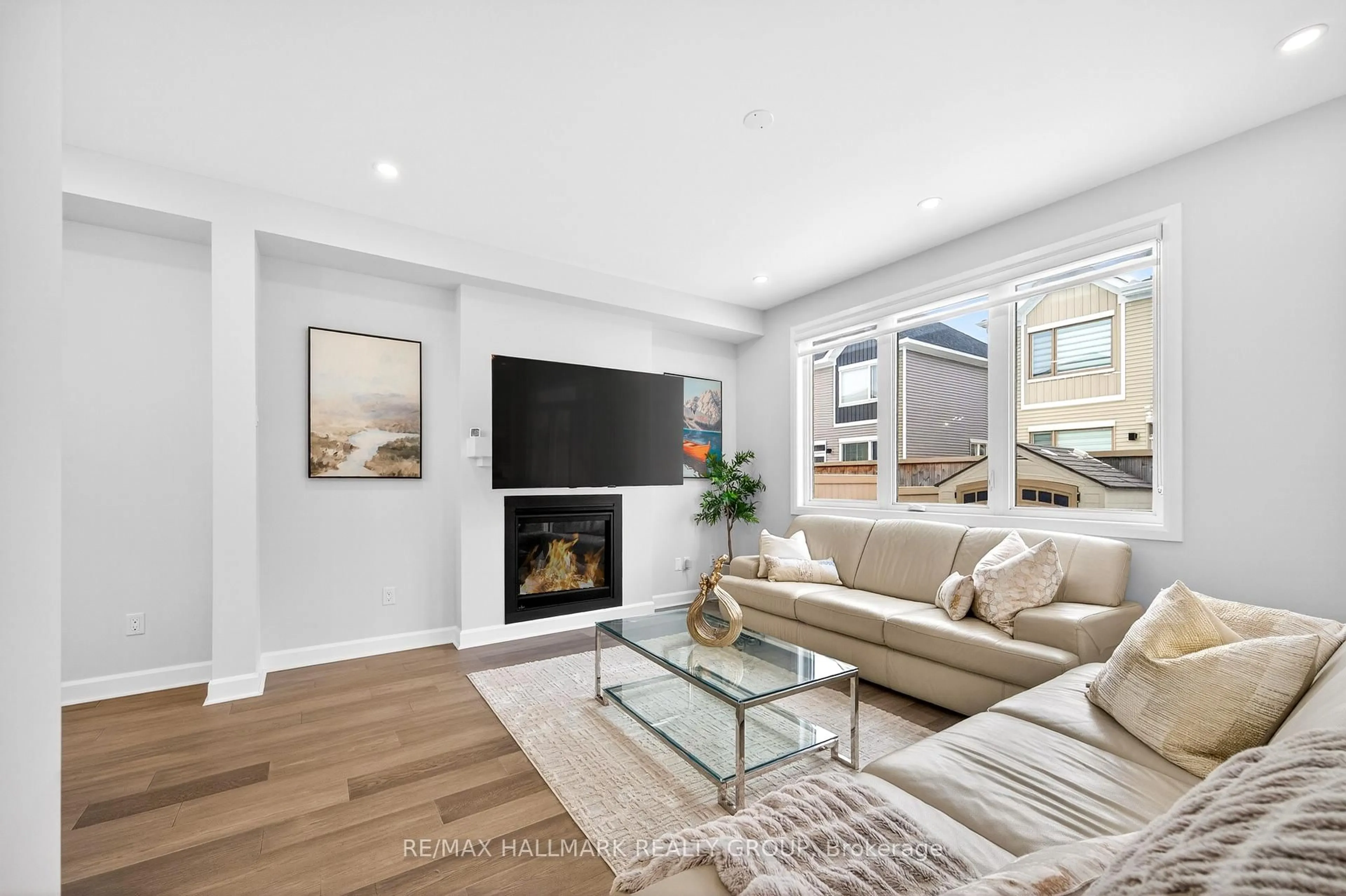 Living room with furniture, unknown for 232 Aquarium Ave, Orleans Ontario K4A 1K7