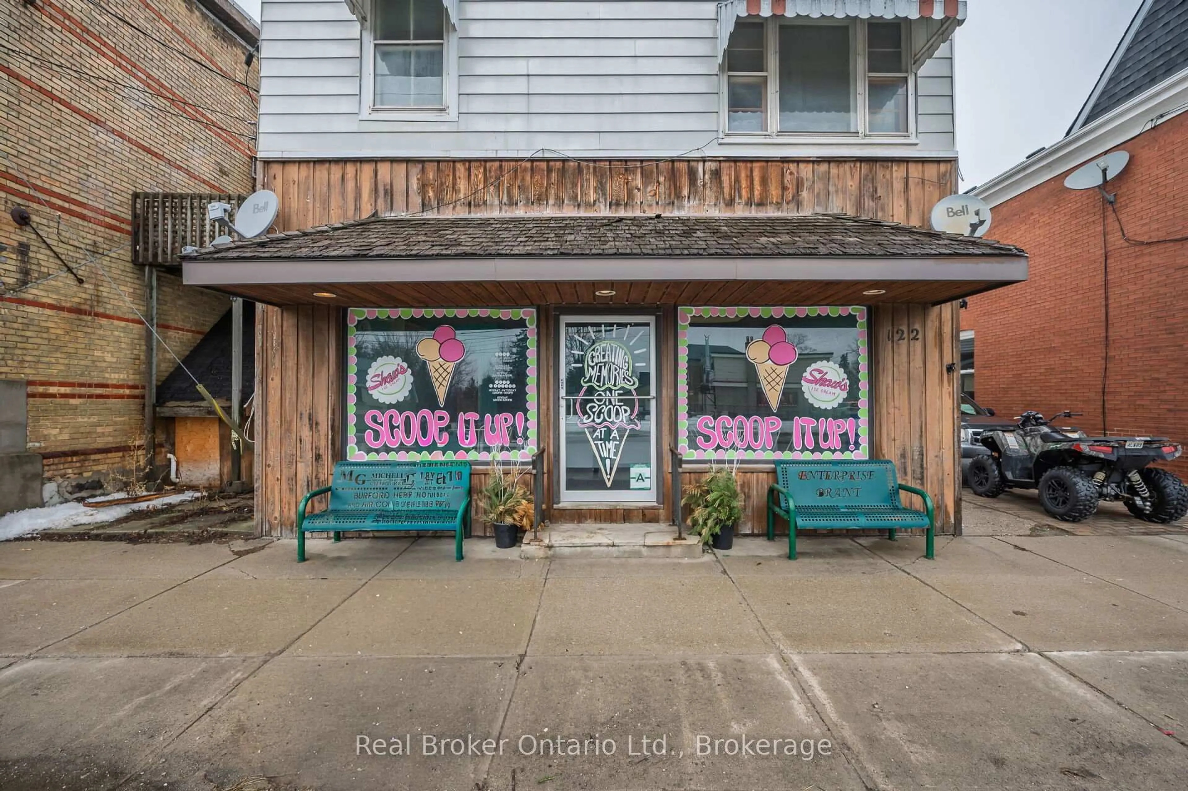 Patio, mountain view for 122 KING St, Brant Ontario N0E 1A0