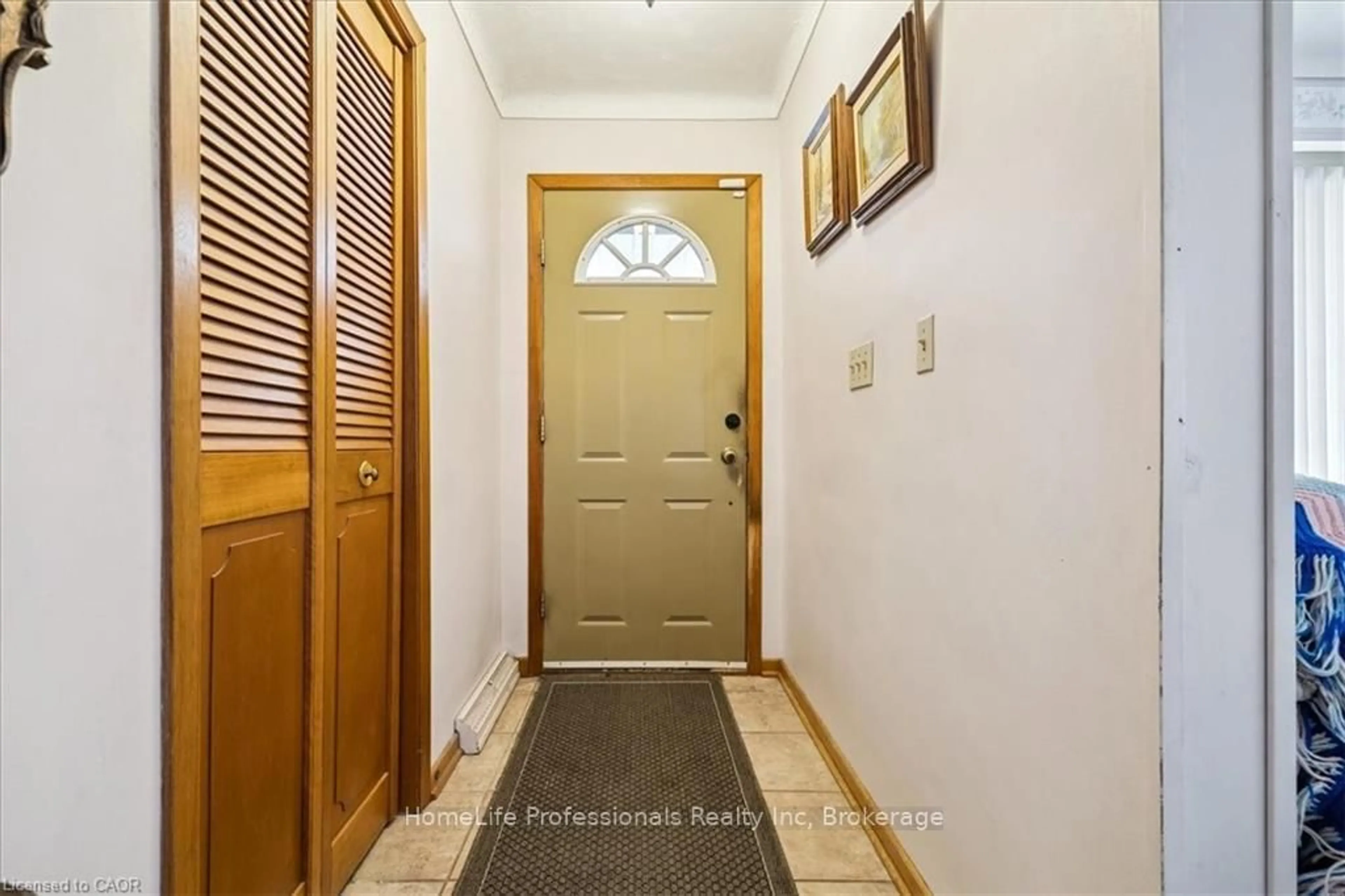 Indoor foyer for 745 CONCESSION 2 Rd, Niagara-on-the-Lake Ontario L0S 1J0