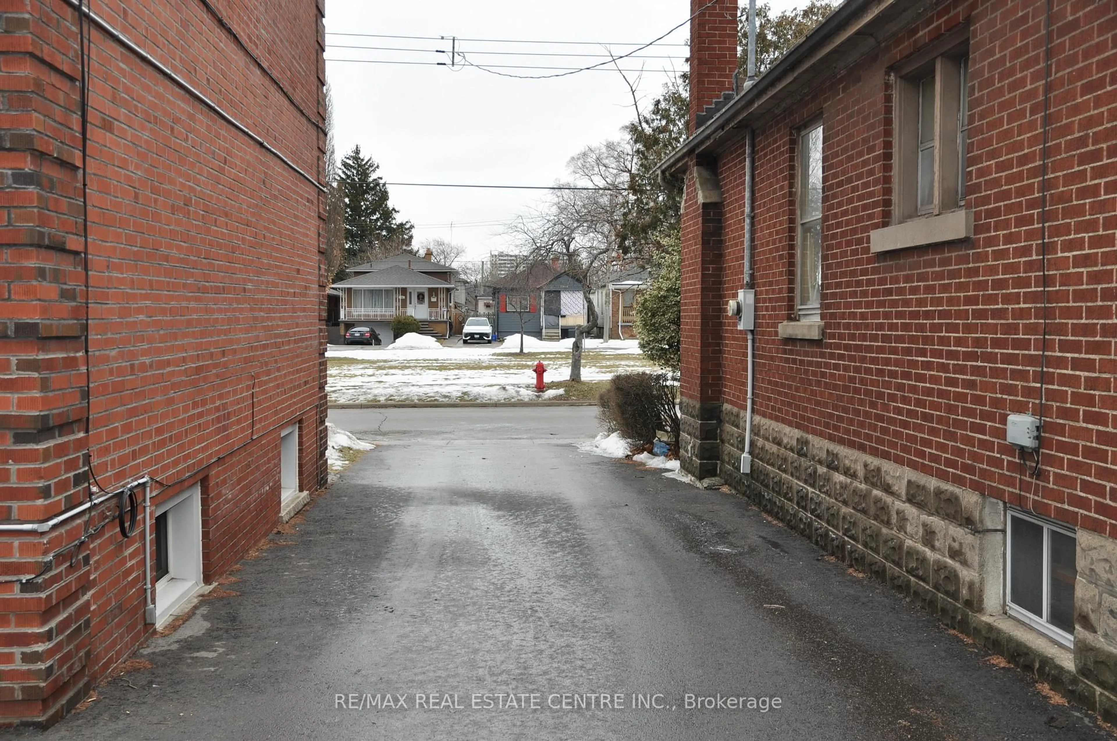 Parking for 309 Strathearne Ave, Hamilton Ontario L8H 5K8
