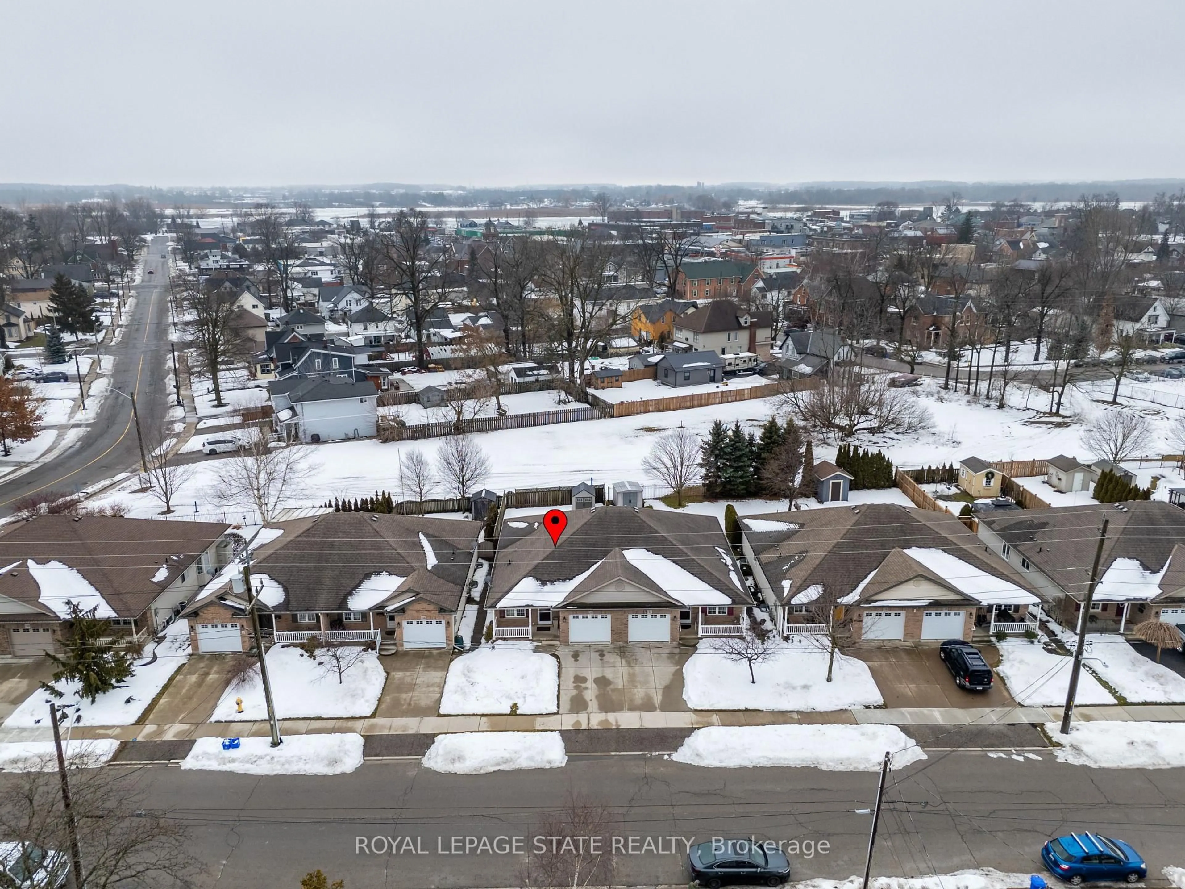 A pic from outside/outdoor area/front of a property/back of a property/a pic from drone, city buildings view from balcony for 154 Forest St, Haldimand Ontario N1A 1C1