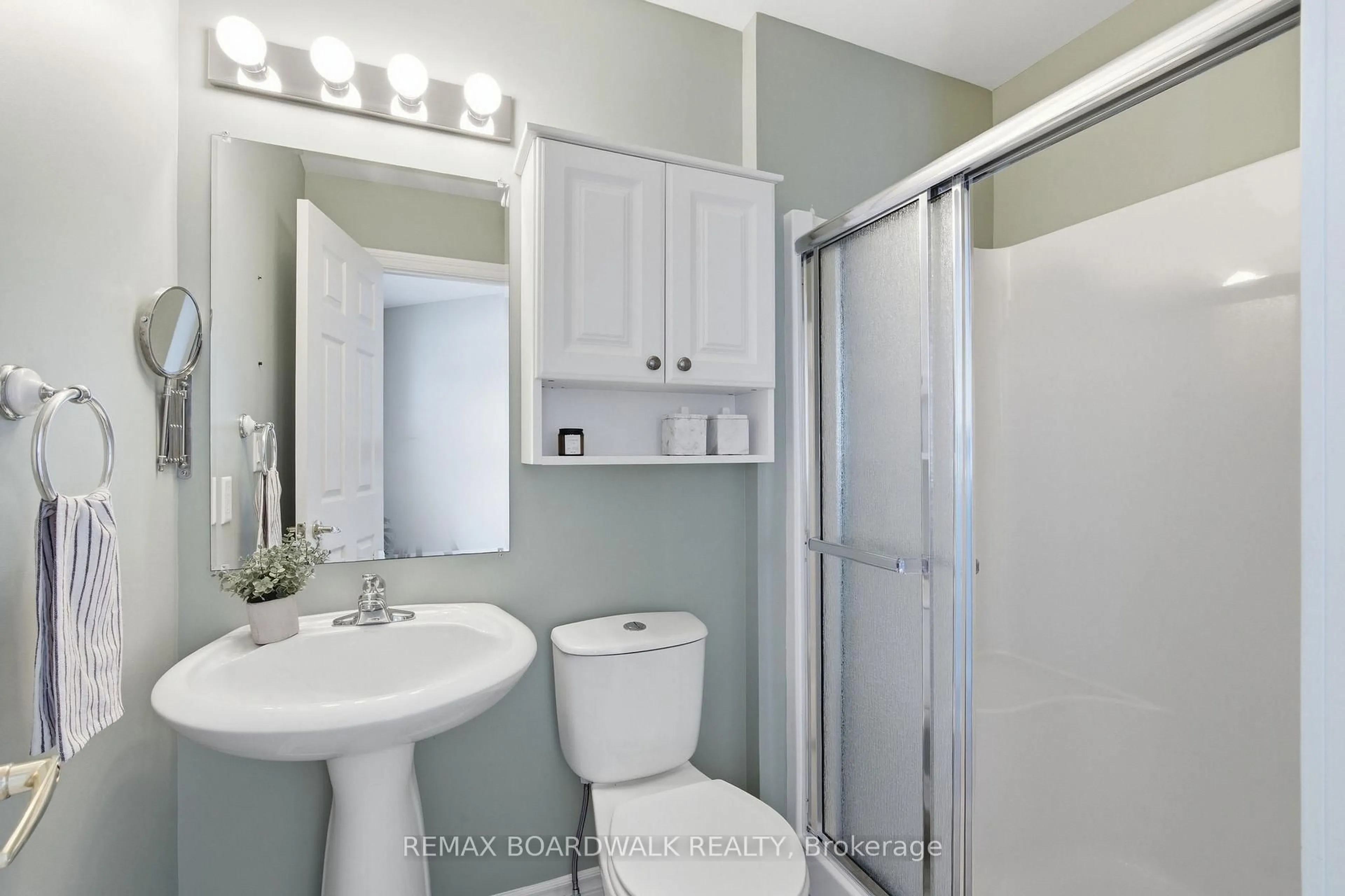 Standard bathroom, ceramic/tile floor for 307 Chestnut Private, Richmond Ontario K0A 2Z0
