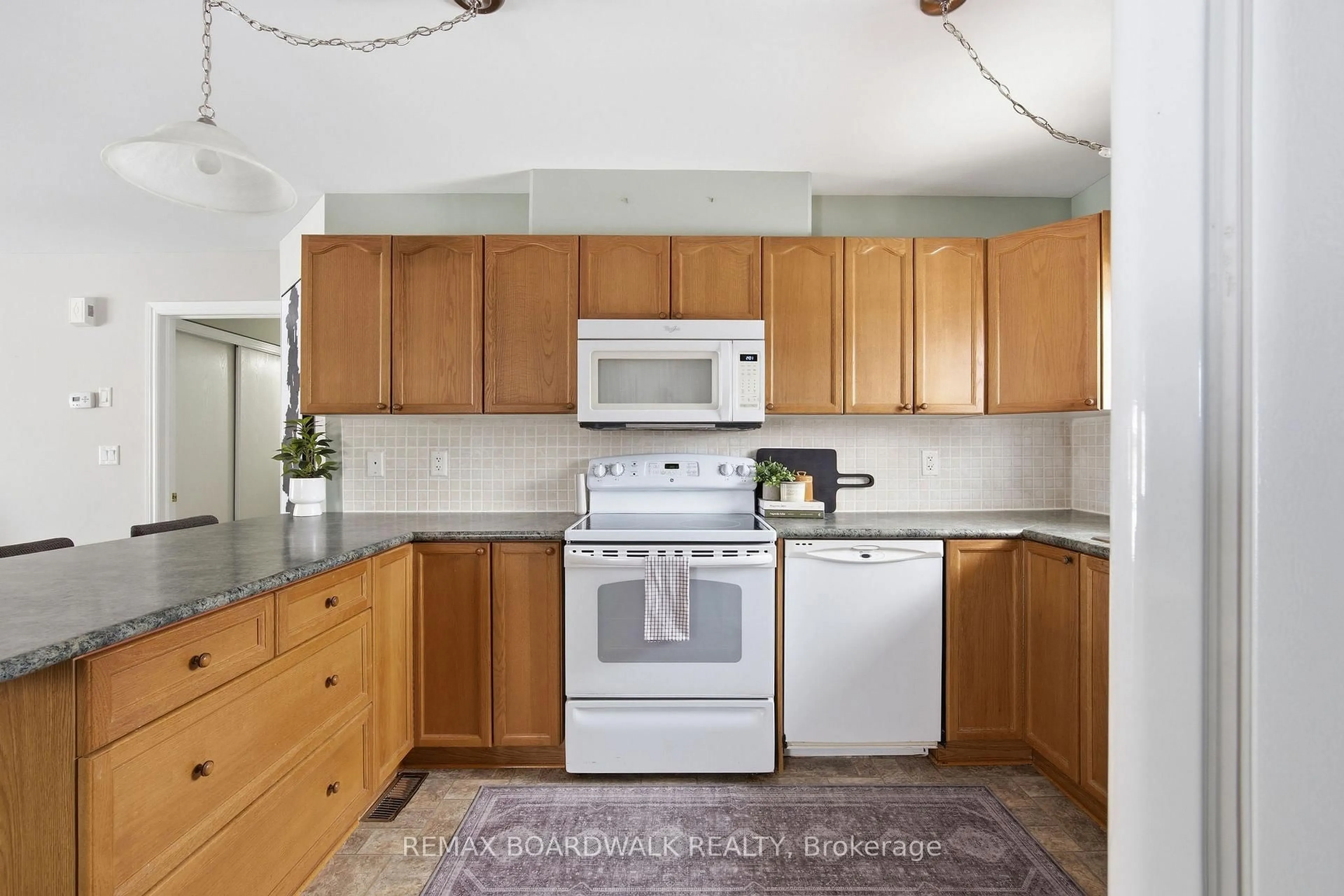 Standard kitchen, ceramic/tile floor for 307 Chestnut Private, Richmond Ontario K0A 2Z0