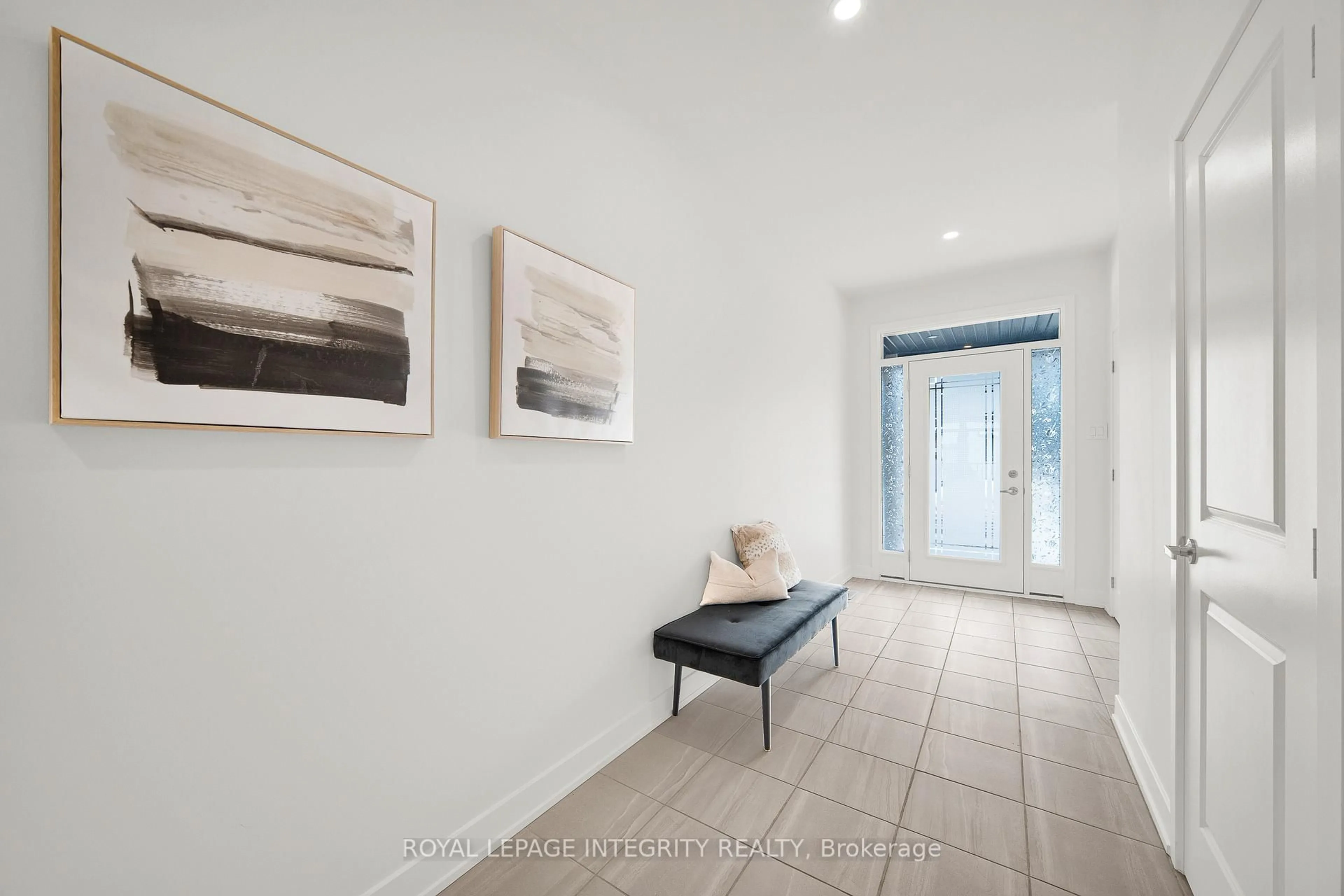 Indoor entryway for 75 Heirloom St, Ottawa Ontario K4M 0K9