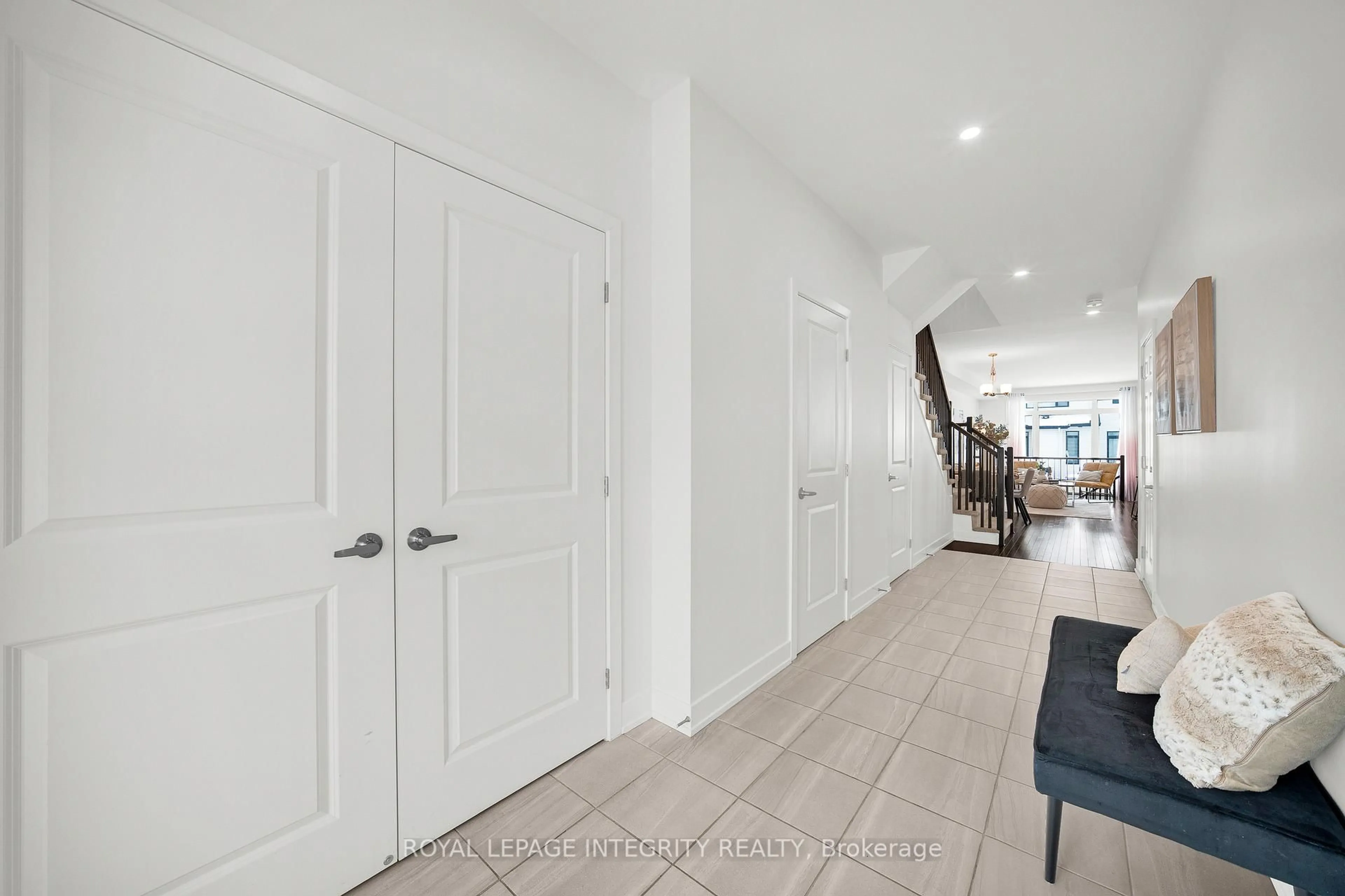 Indoor entryway for 75 Heirloom St, Ottawa Ontario K4M 0K9