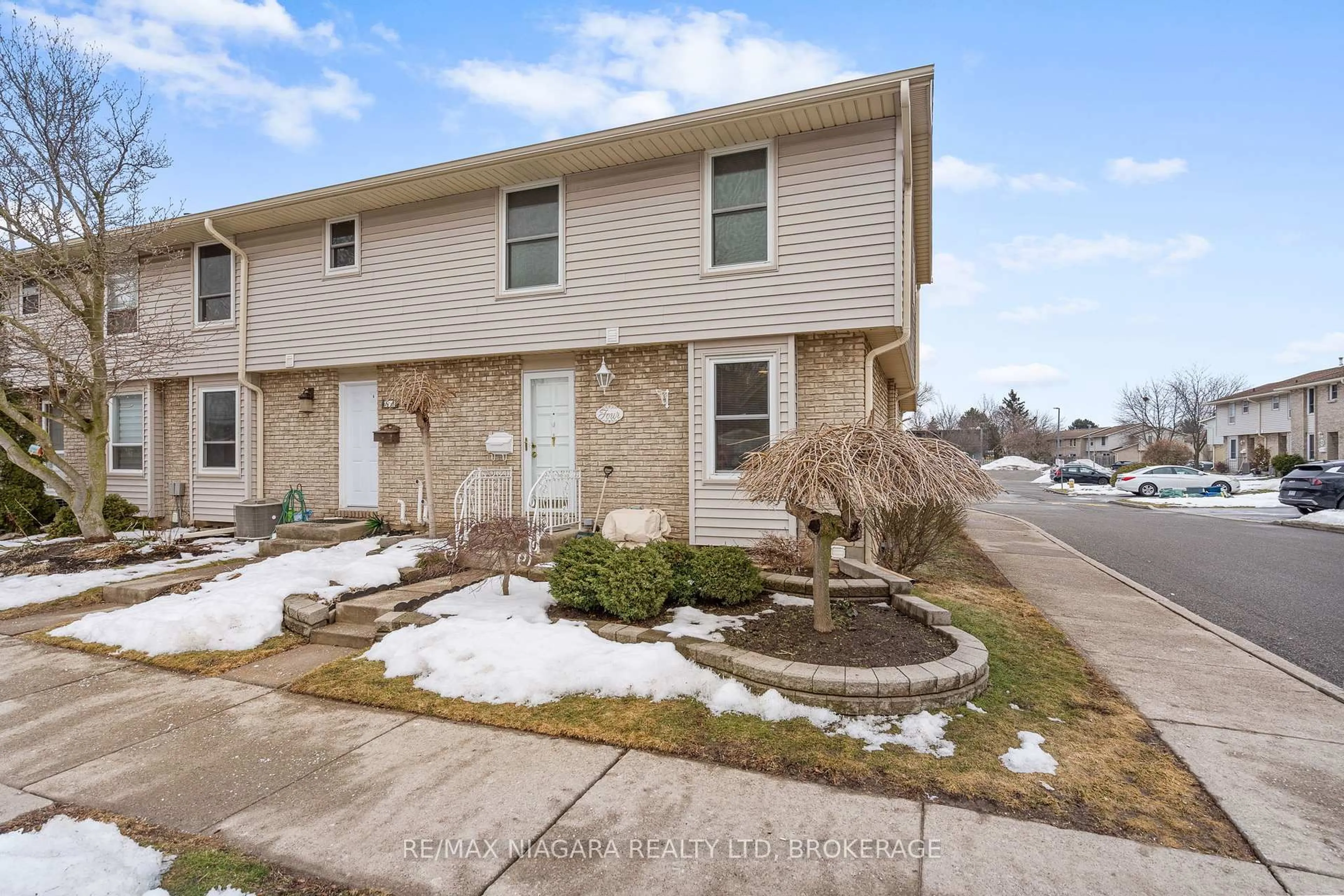 Unknown for 242 Lakeport Rd #4, St. Catharines Ontario L2N 6V2