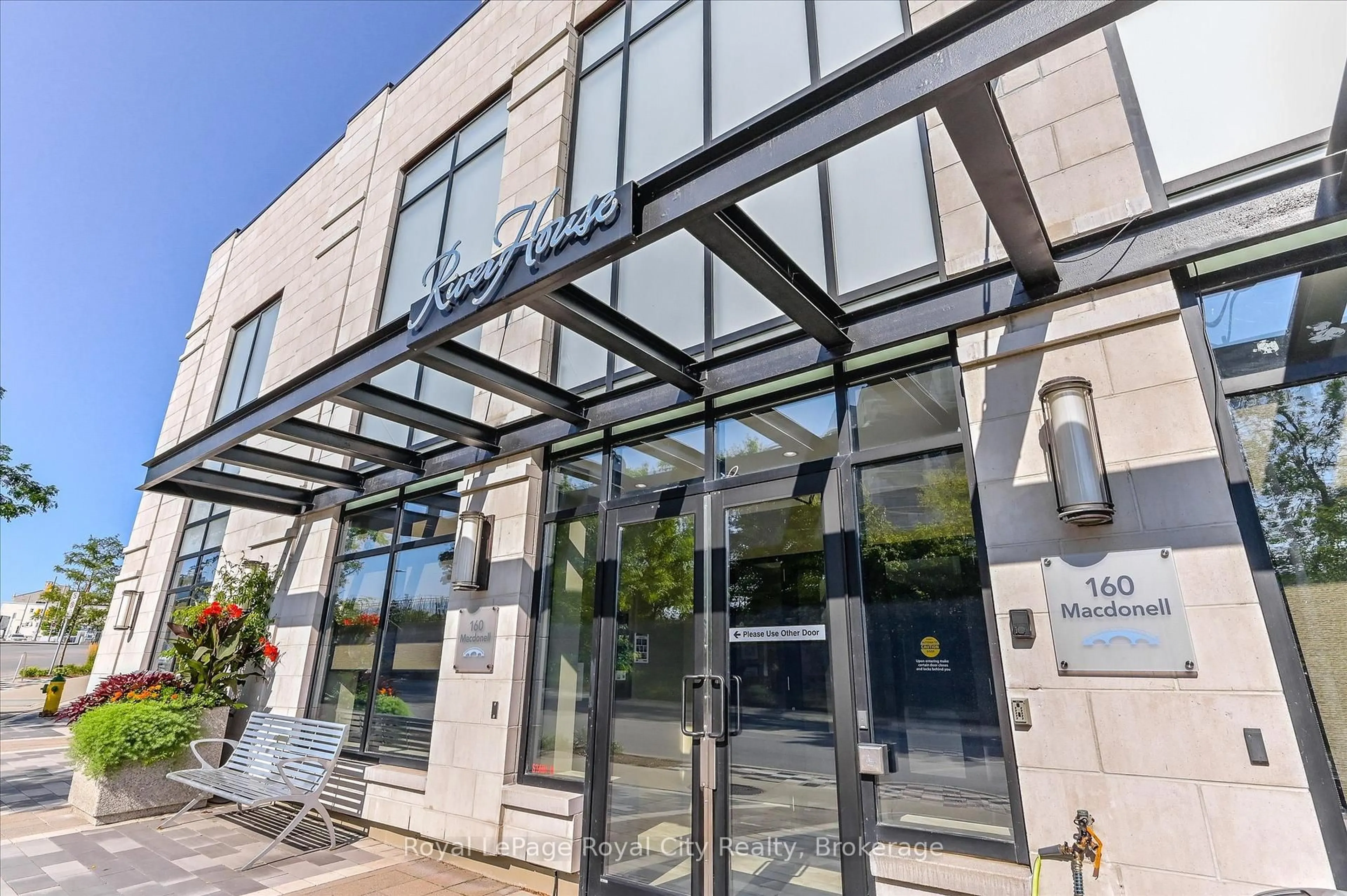 Indoor foyer for 160 Macdonell St #1108, Guelph Ontario N1H 0A9