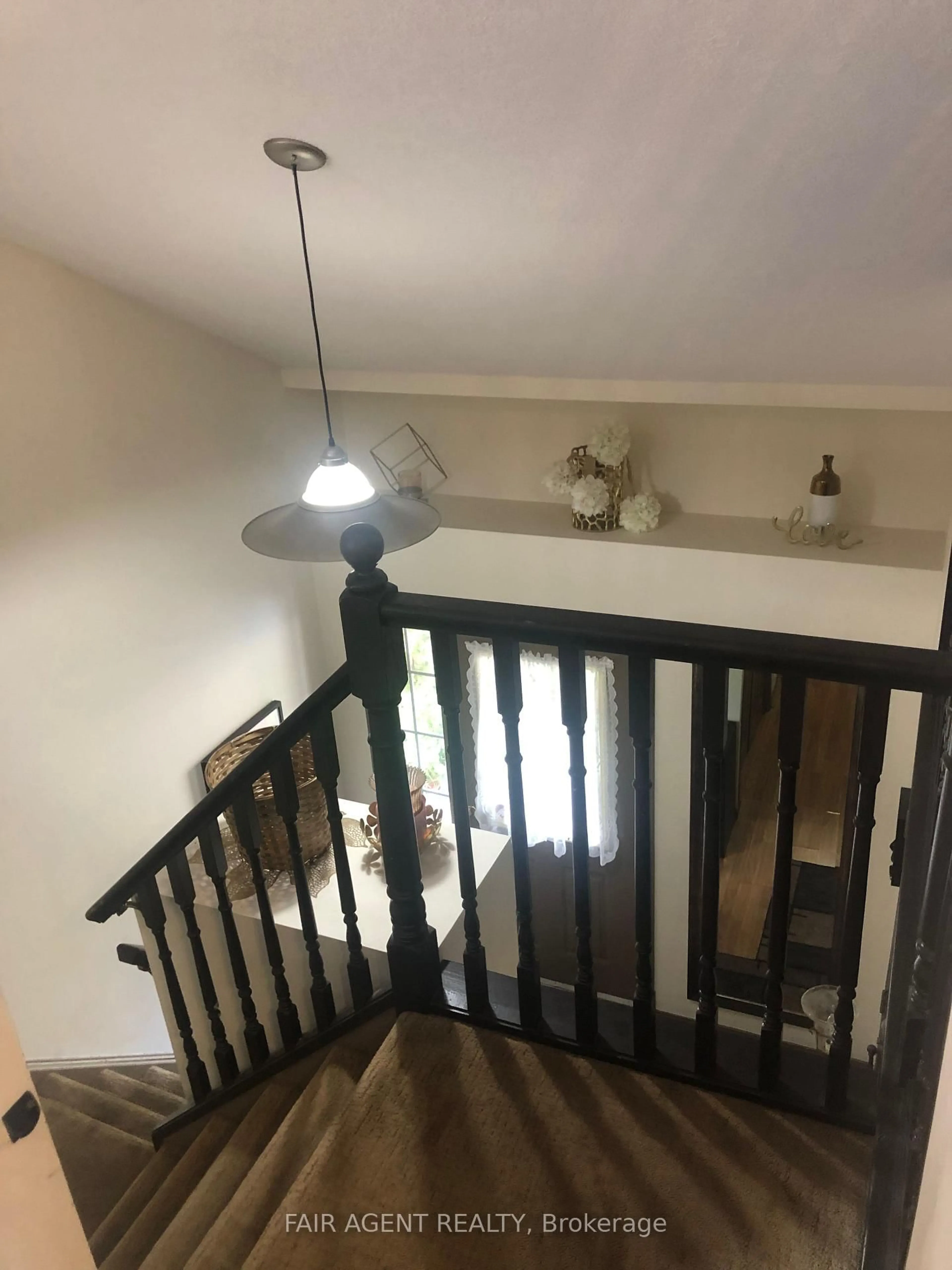 Stairs for 562 Erinbrook Dr, Kitchener Ontario N2E 3M8