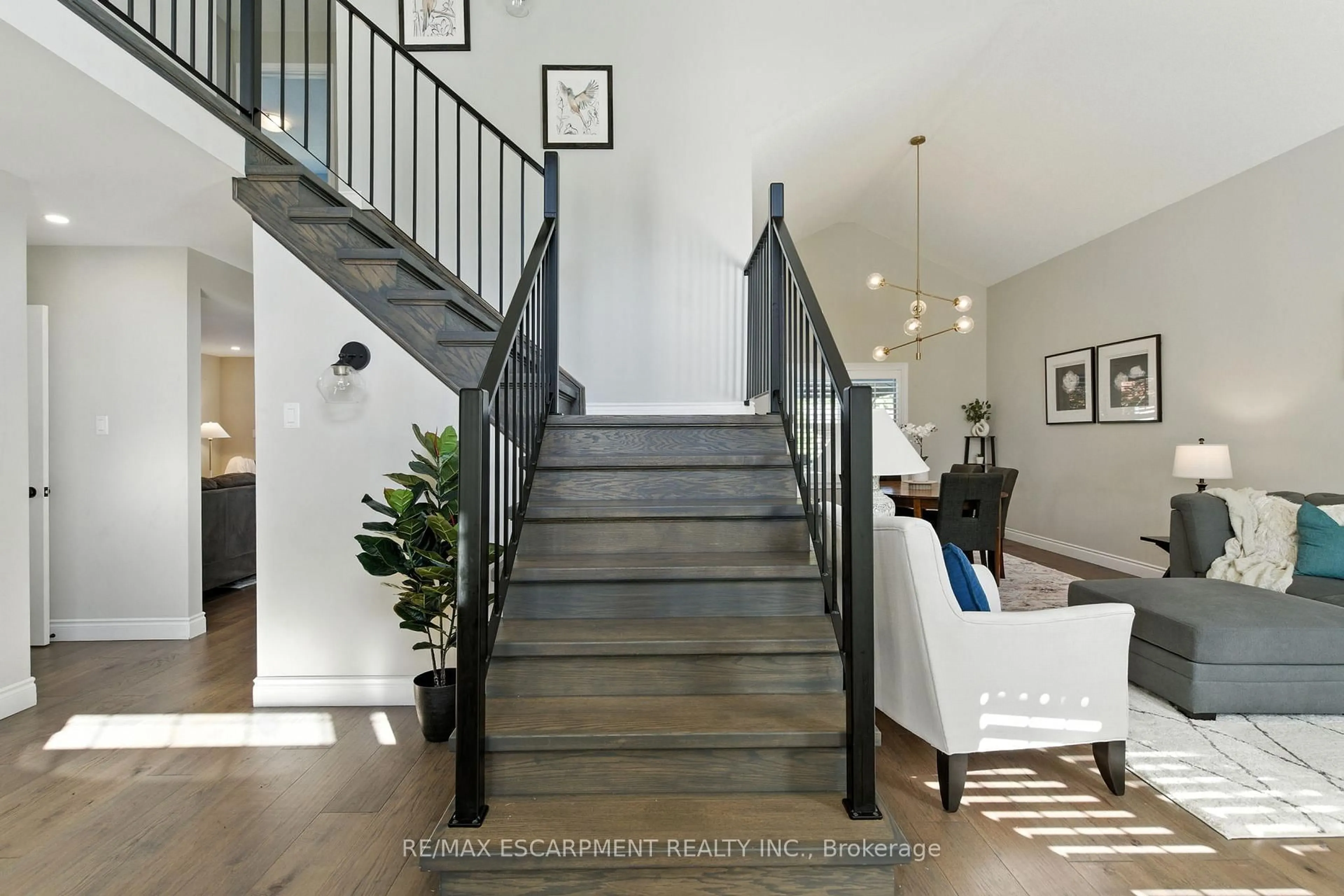 Indoor entryway for 2 Caledonia Ave, Haldimand Ontario N3W 2L1