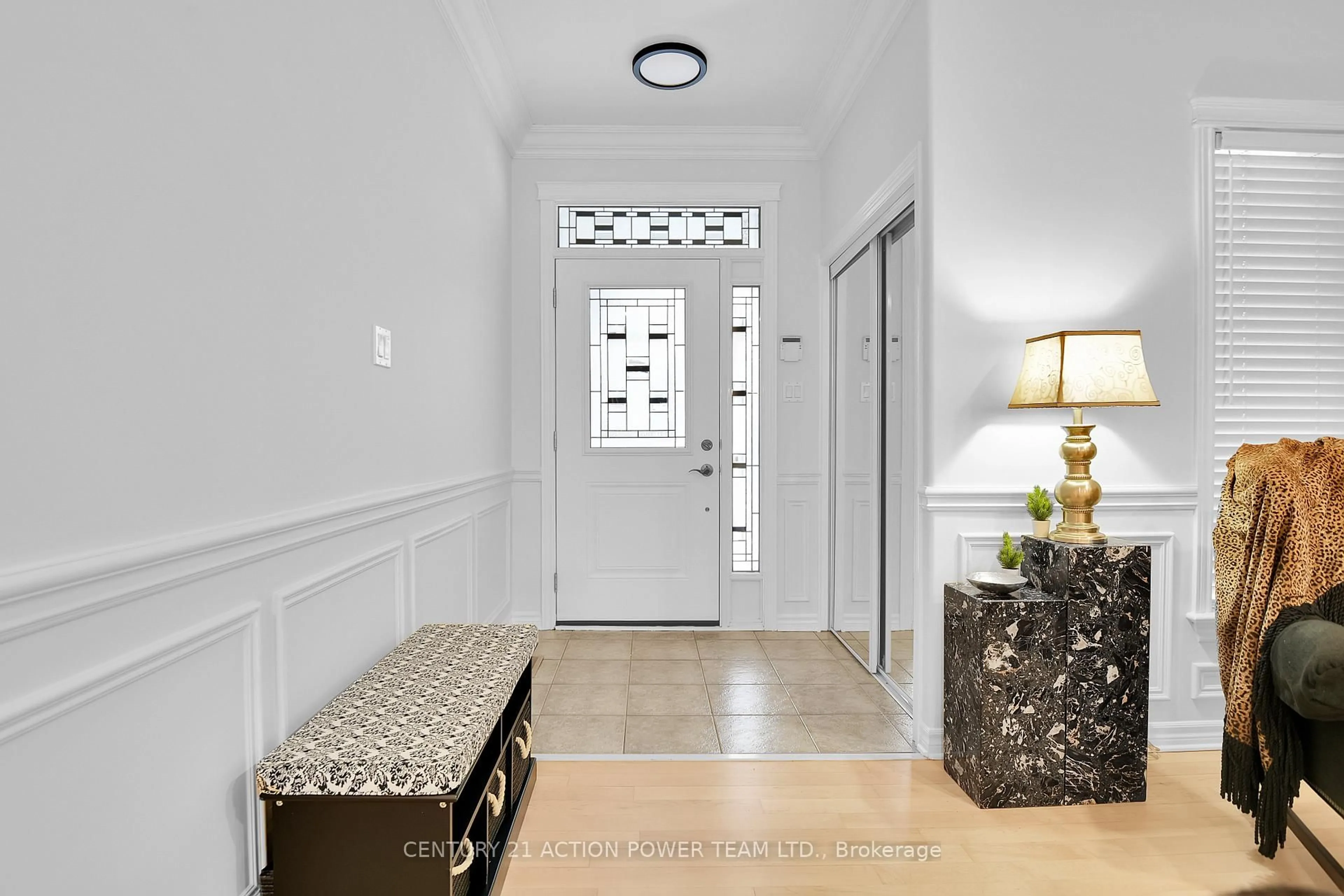 Indoor entryway for 1969 Loasa Lane, Ottawa Ontario K4A 4T4