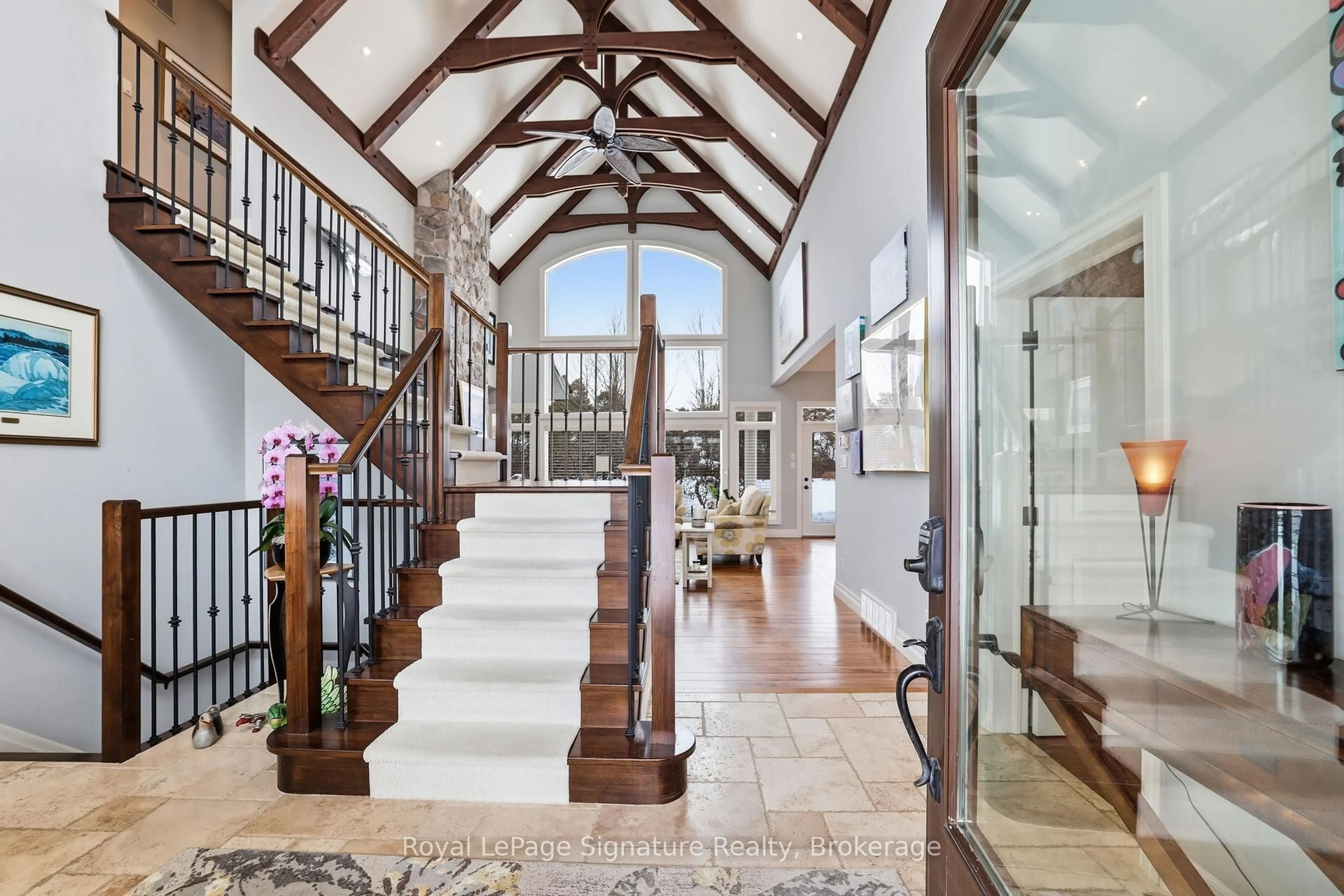 Indoor foyer for 176 High Bluff Lane, Blue Mountains Ontario N0H 2P0
