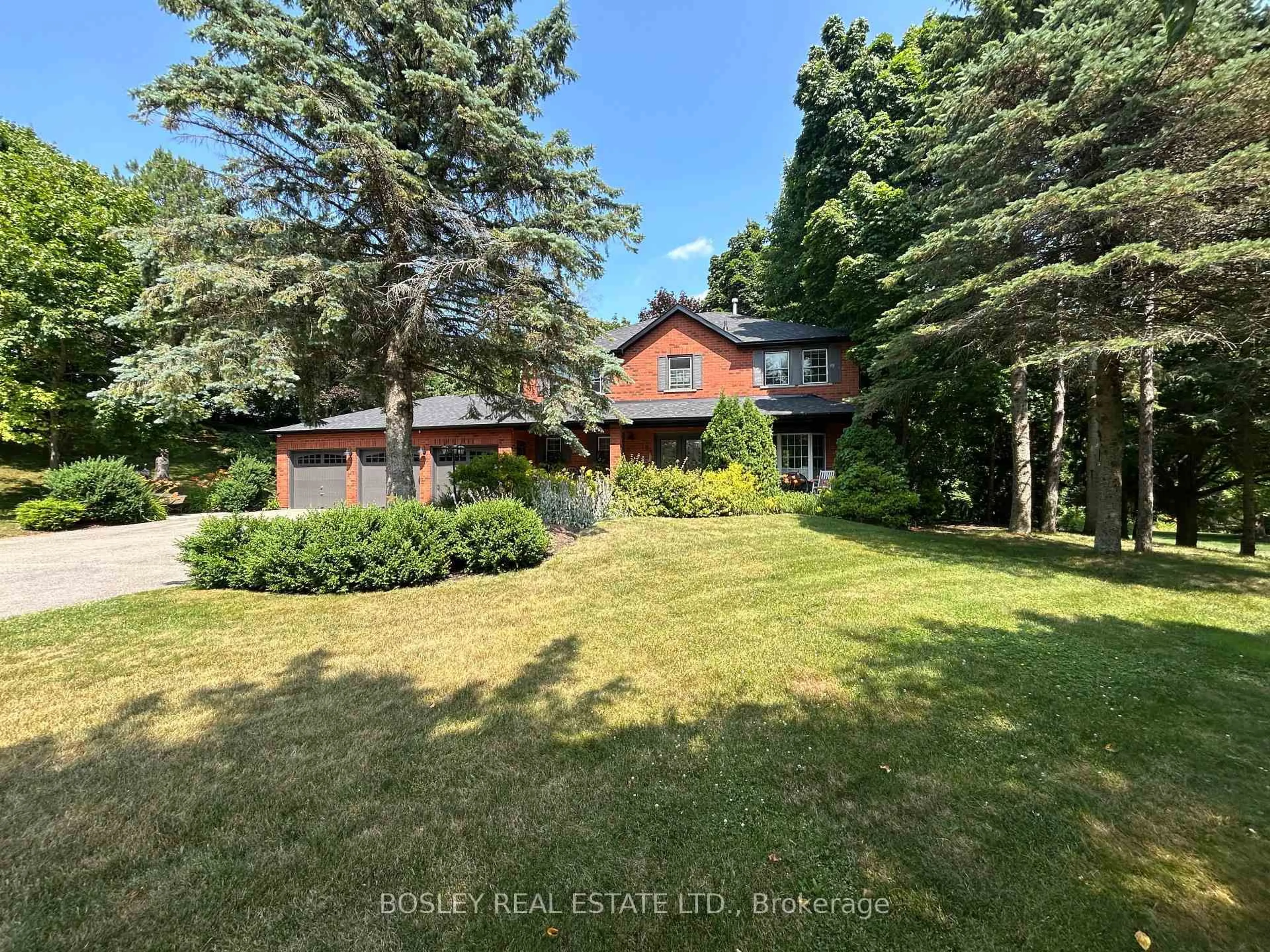 A pic from outside/outdoor area/front of a property/back of a property/a pic from drone, unknown for 16 Bayberry Rd, Mono Ontario L9W 6G6