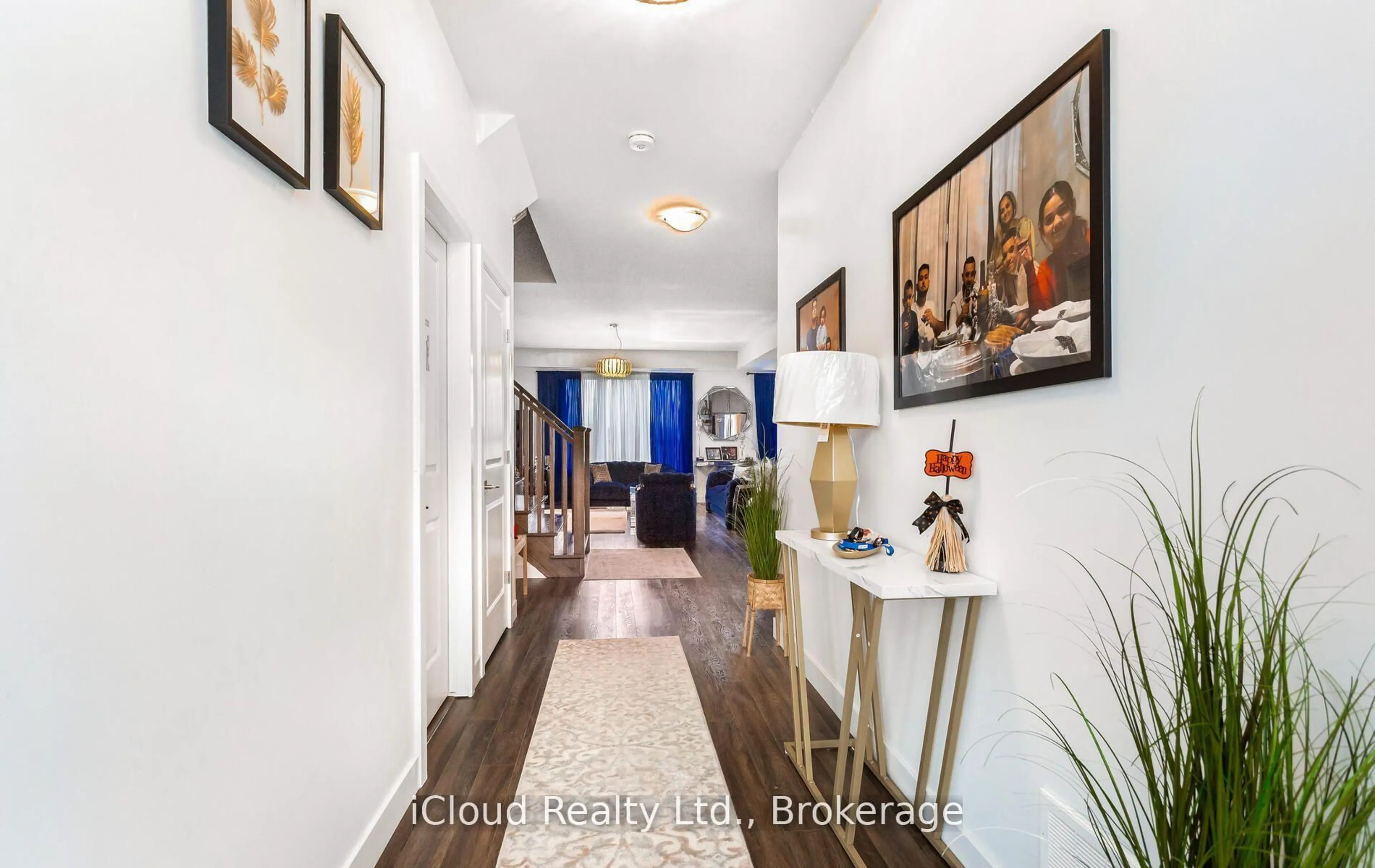 Indoor entryway for 120 Bedrock Dr, Hamilton Ontario L8J 0K6