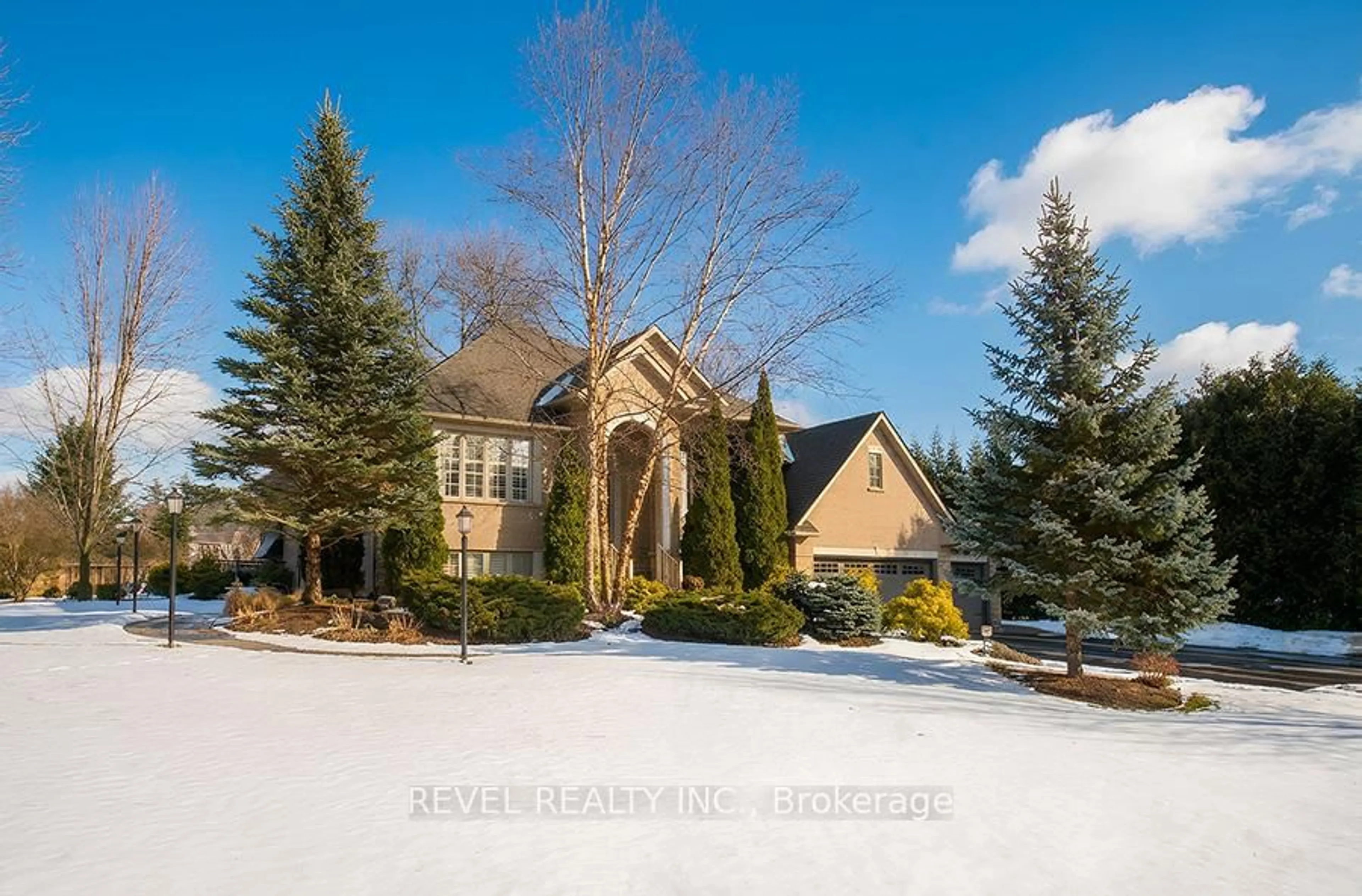 A pic from outside/outdoor area/front of a property/back of a property/a pic from drone, unknown for 1 Franks Lane, Brantford Ontario N3T 5L7