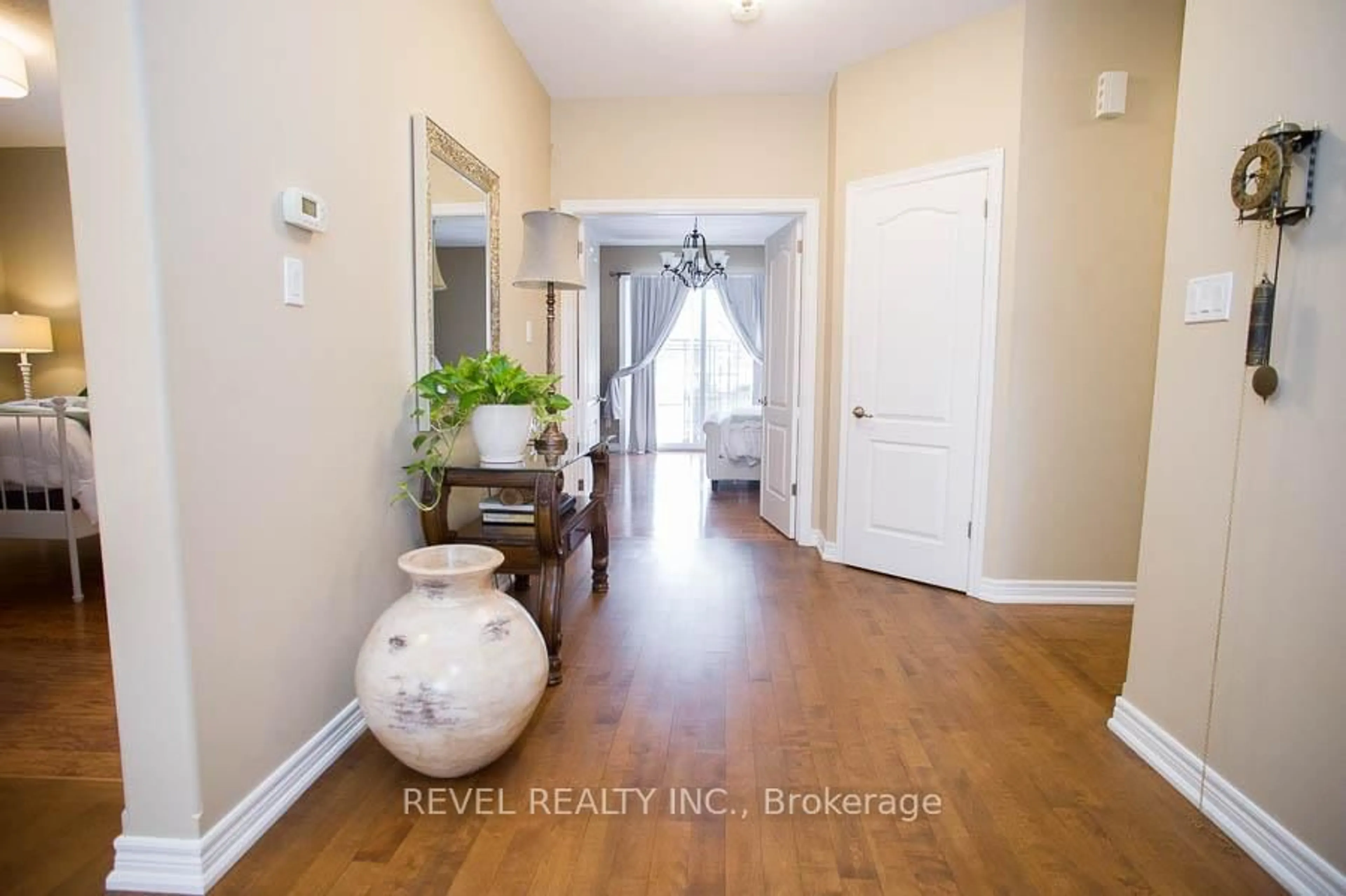 Indoor entryway for 1 Franks Lane, Brantford Ontario N3T 5L7