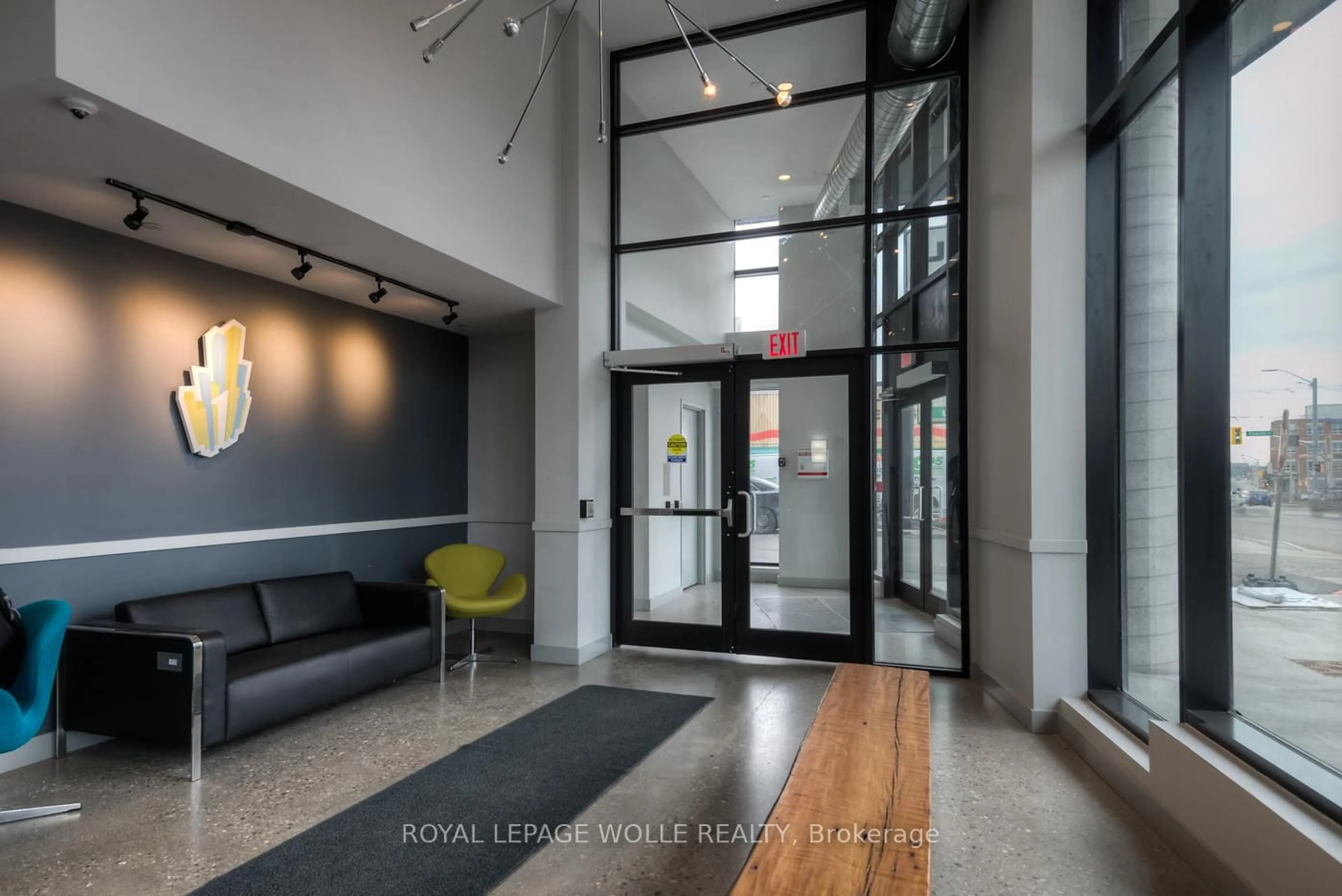 Indoor foyer for 1 Victoria St #1310, Kitchener Ontario N2G 0B5