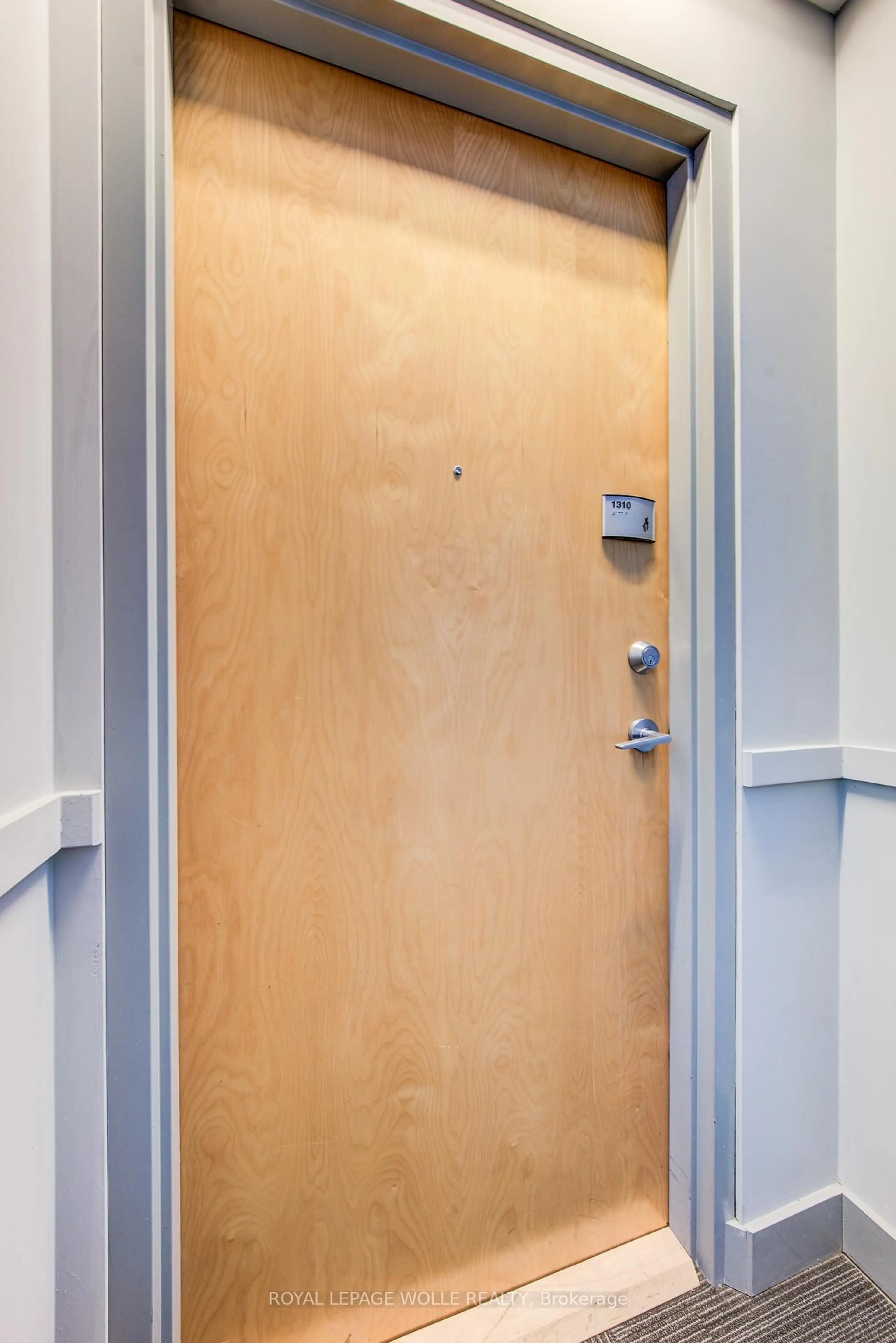 Indoor entryway for 1 Victoria St #1310, Kitchener Ontario N2G 0B5