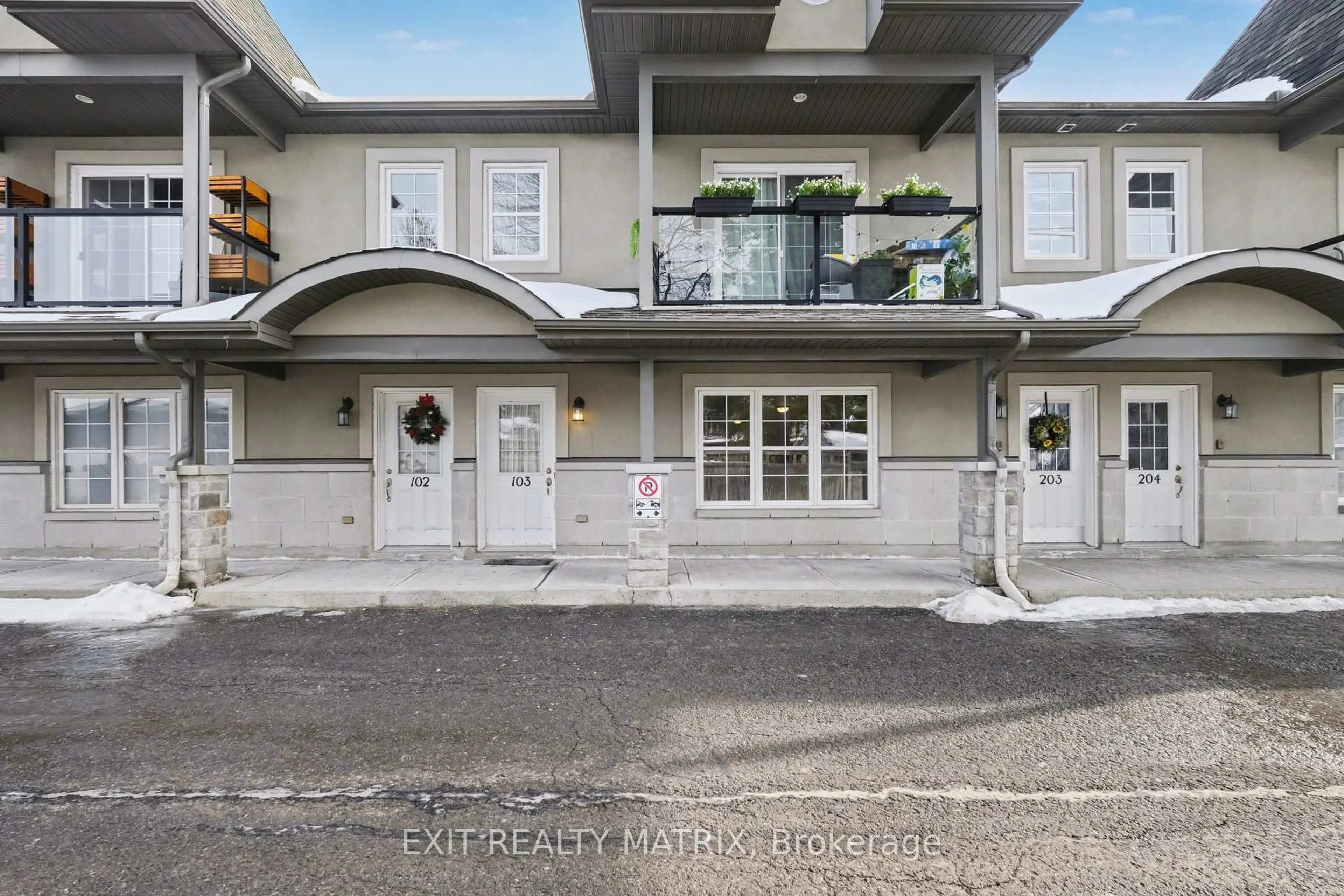 Unknown for 856 Notre-Dame St #103, Russell Ontario K0A 1W0