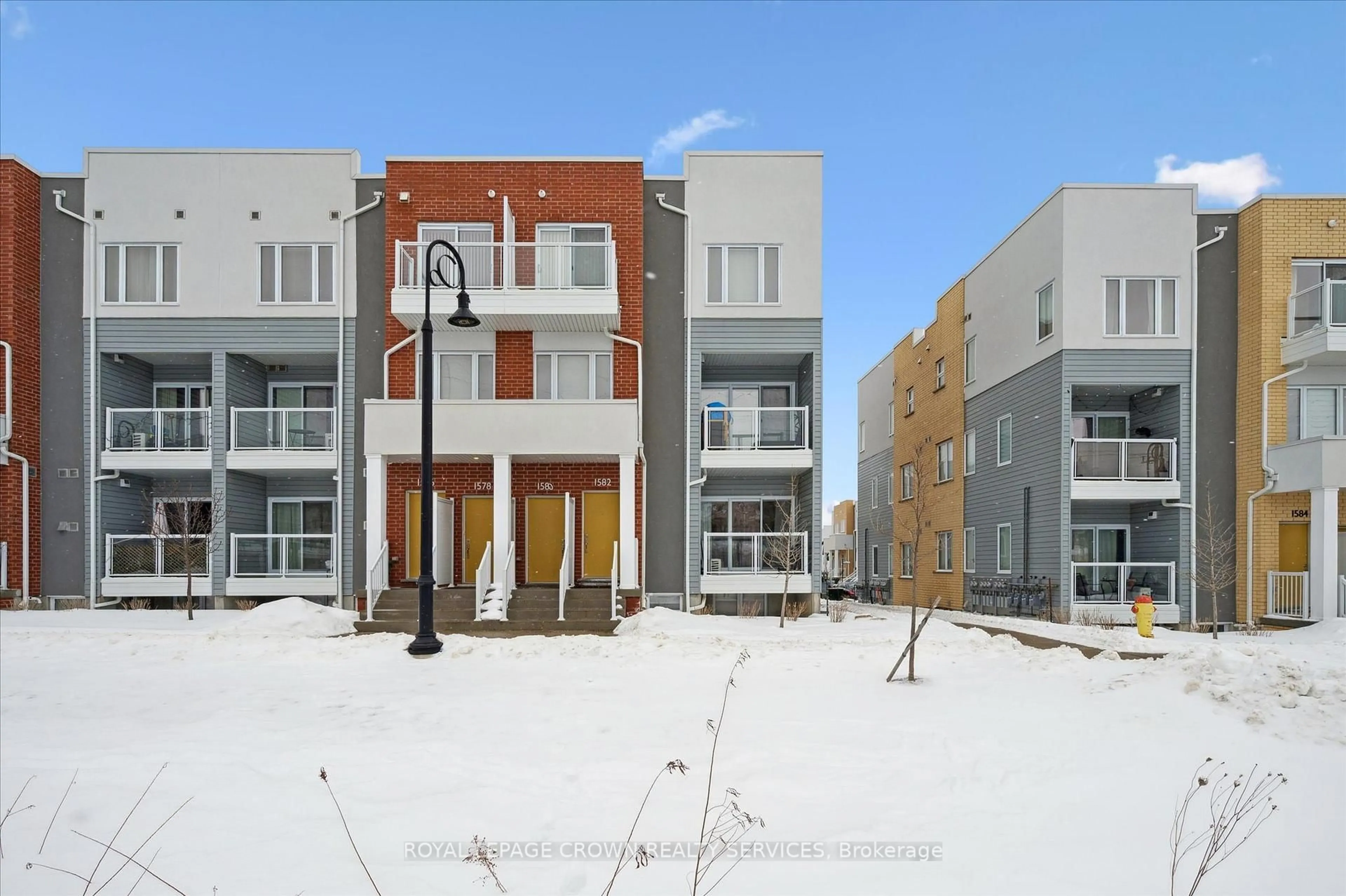 Patio, street for 1582 Fischer Hallman Rd, Kitchener Ontario N2R 0R7