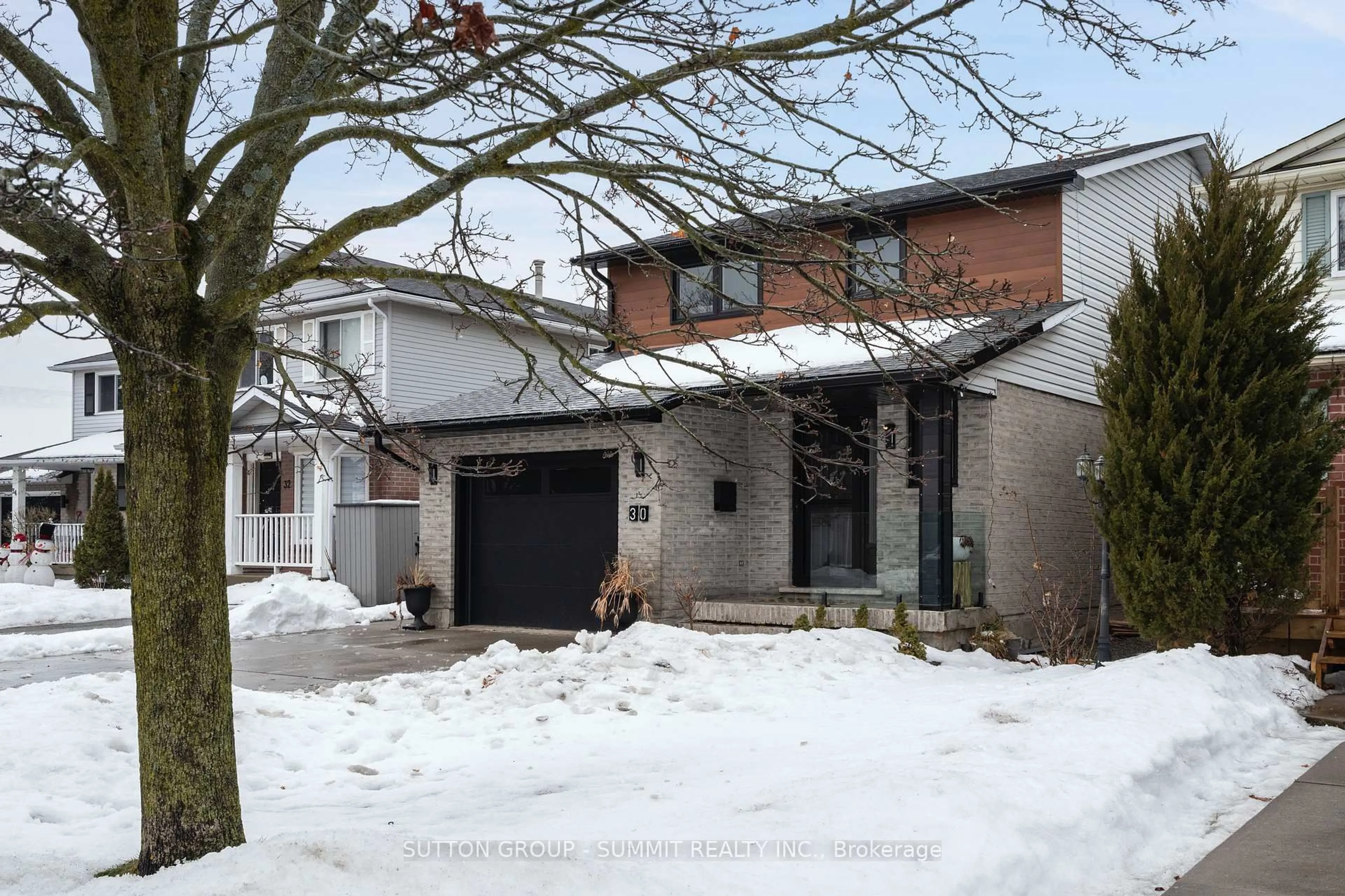 Home with brick exterior material, street for 30 BUCHANAN Cres, Thorold Ontario L2V 4M5