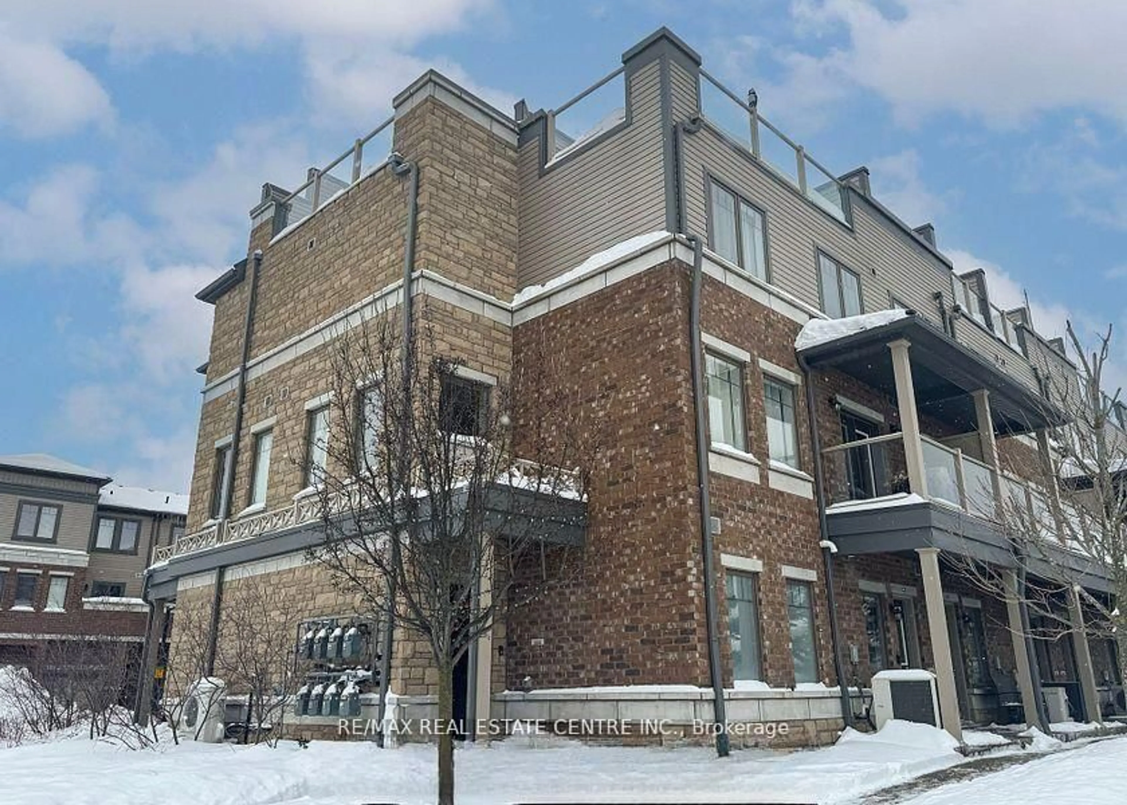 Home with brick exterior material, building for 70 Willowrun Dr #A1, Kitchener Ontario N2A 0H5