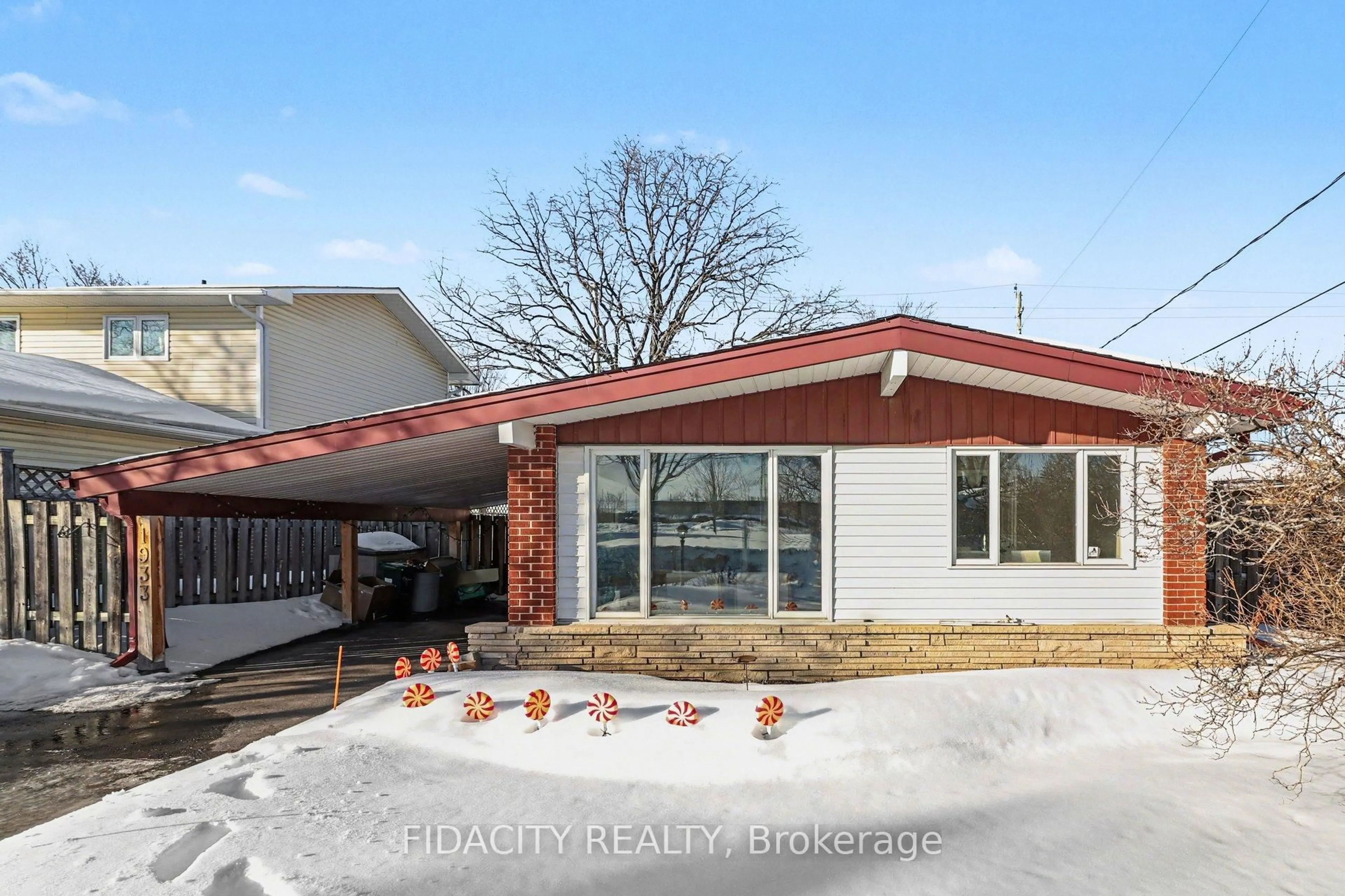 Home with brick exterior material, street for 1933 Connecticut Ave, Ottawa Ontario K1H 6Y3