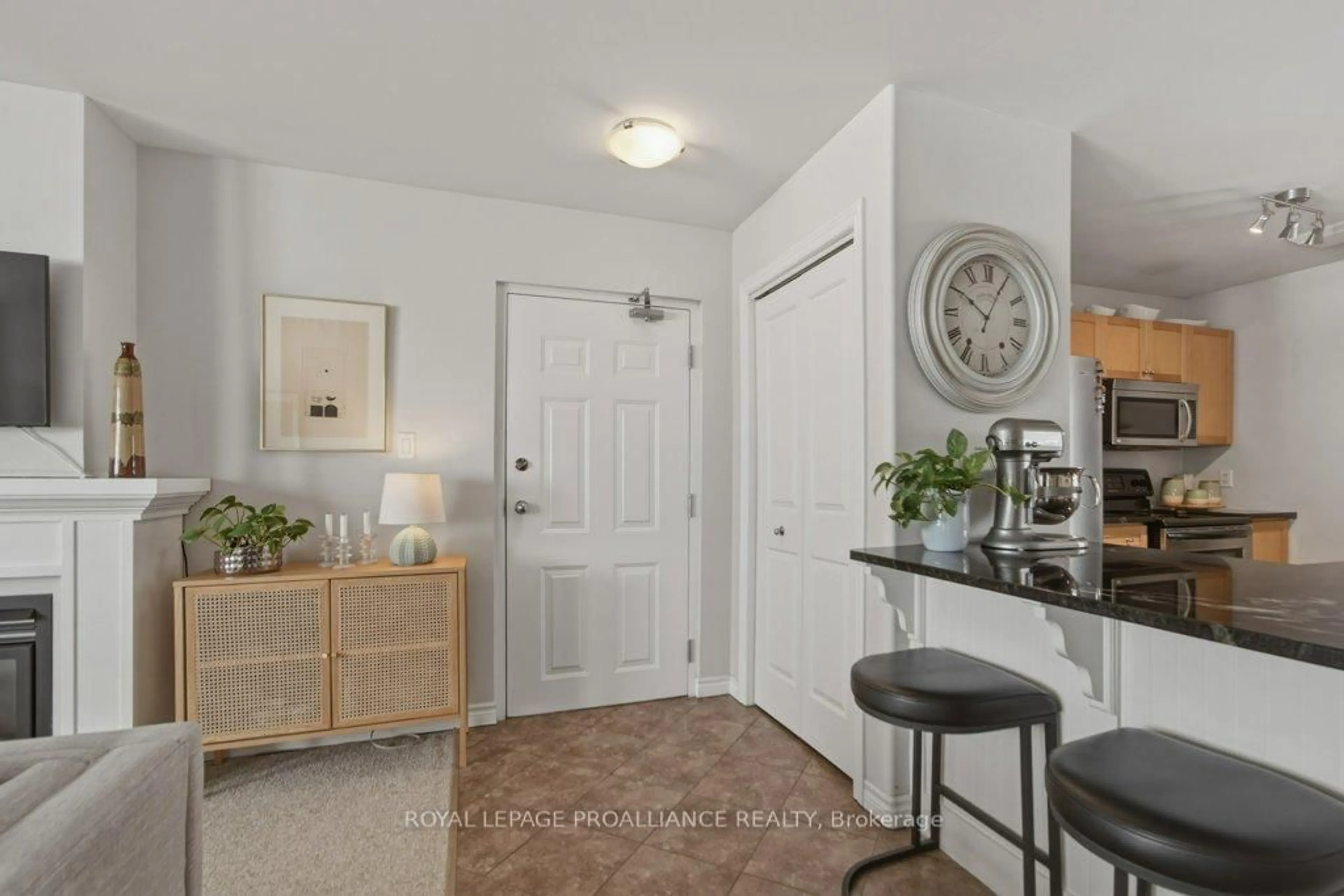 Indoor entryway for 5 Dockside Lane #202, Brighton Ontario K0K 1H0