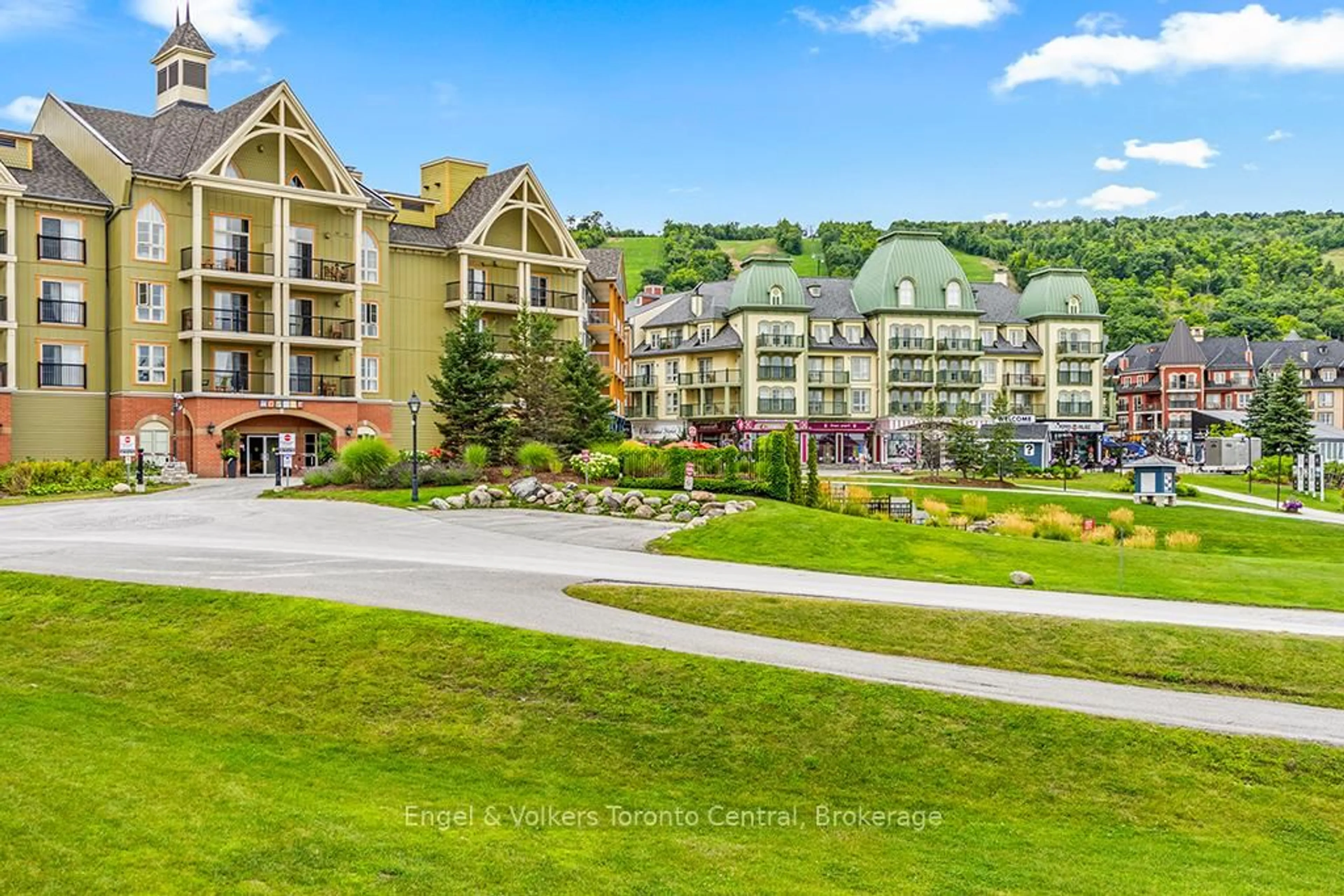 A pic from outside/outdoor area/front of a property/back of a property/a pic from drone, mountain view for 190 Jozo Weider Blvd #259, Blue Mountains Ontario L9Y 0V2