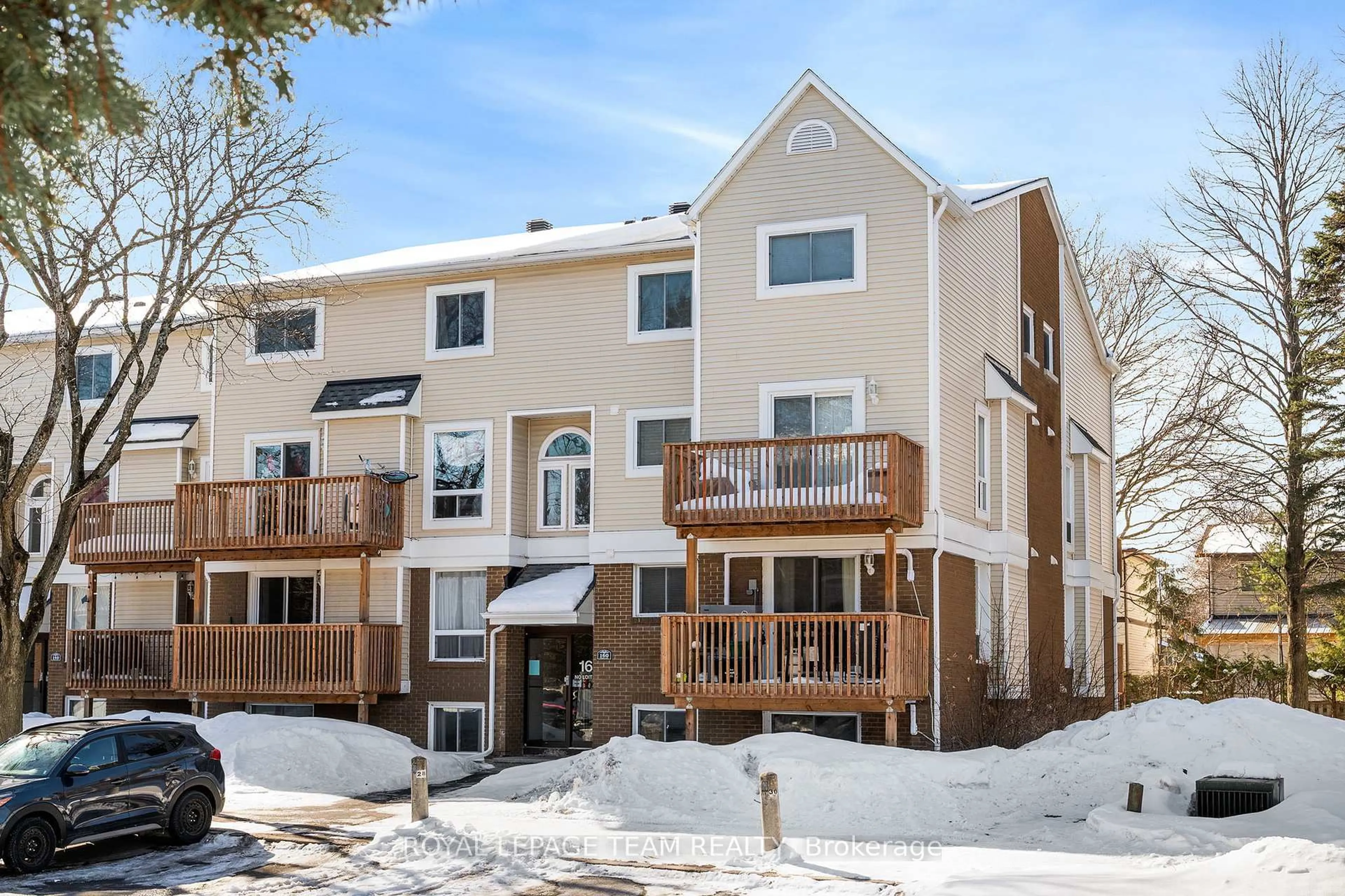 Patio, unknown for 160 Fenerty Crt #4, Ottawa Ontario K2L 3A7