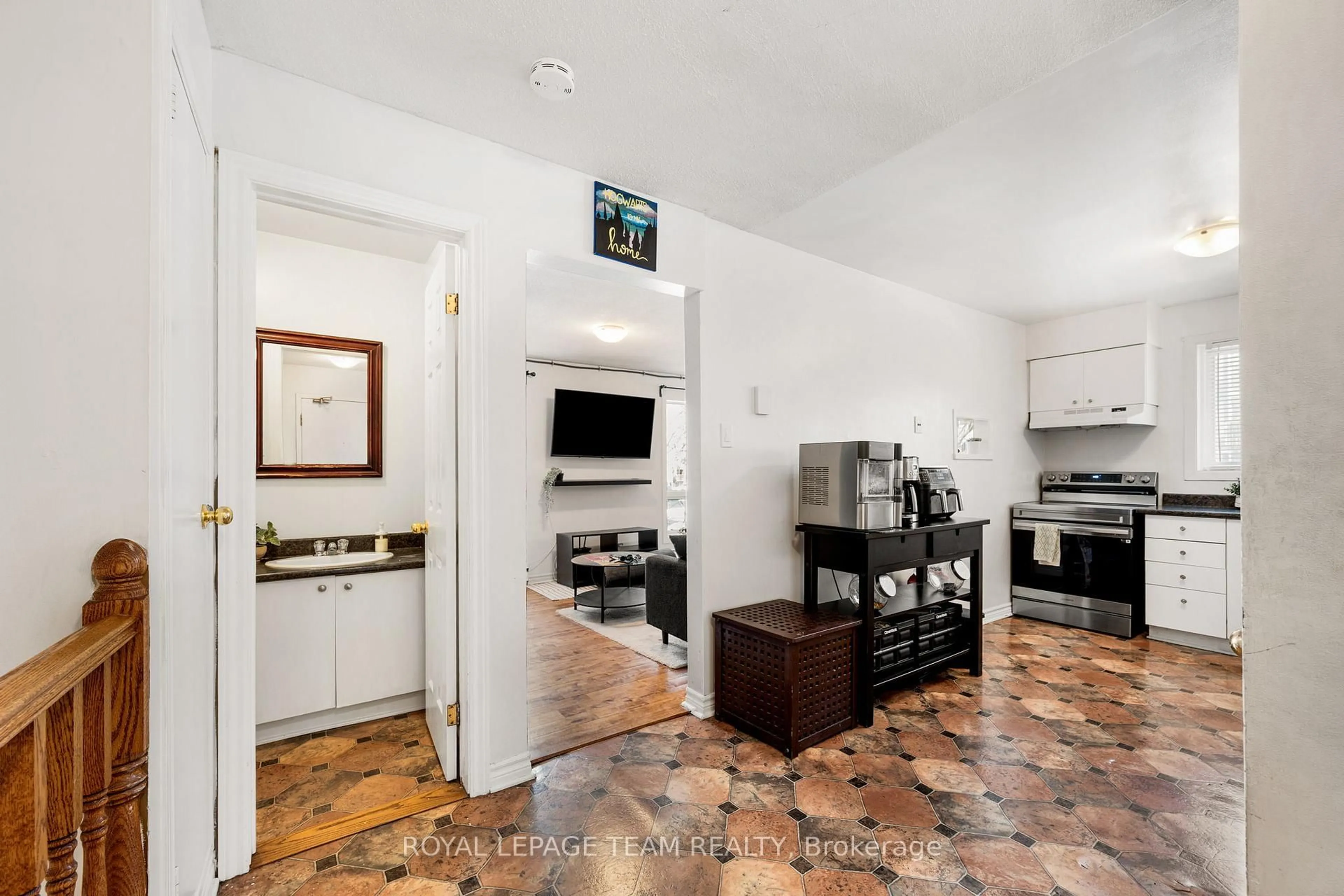 Unknown for 160 Fenerty Crt #4, Ottawa Ontario K2L 3A7