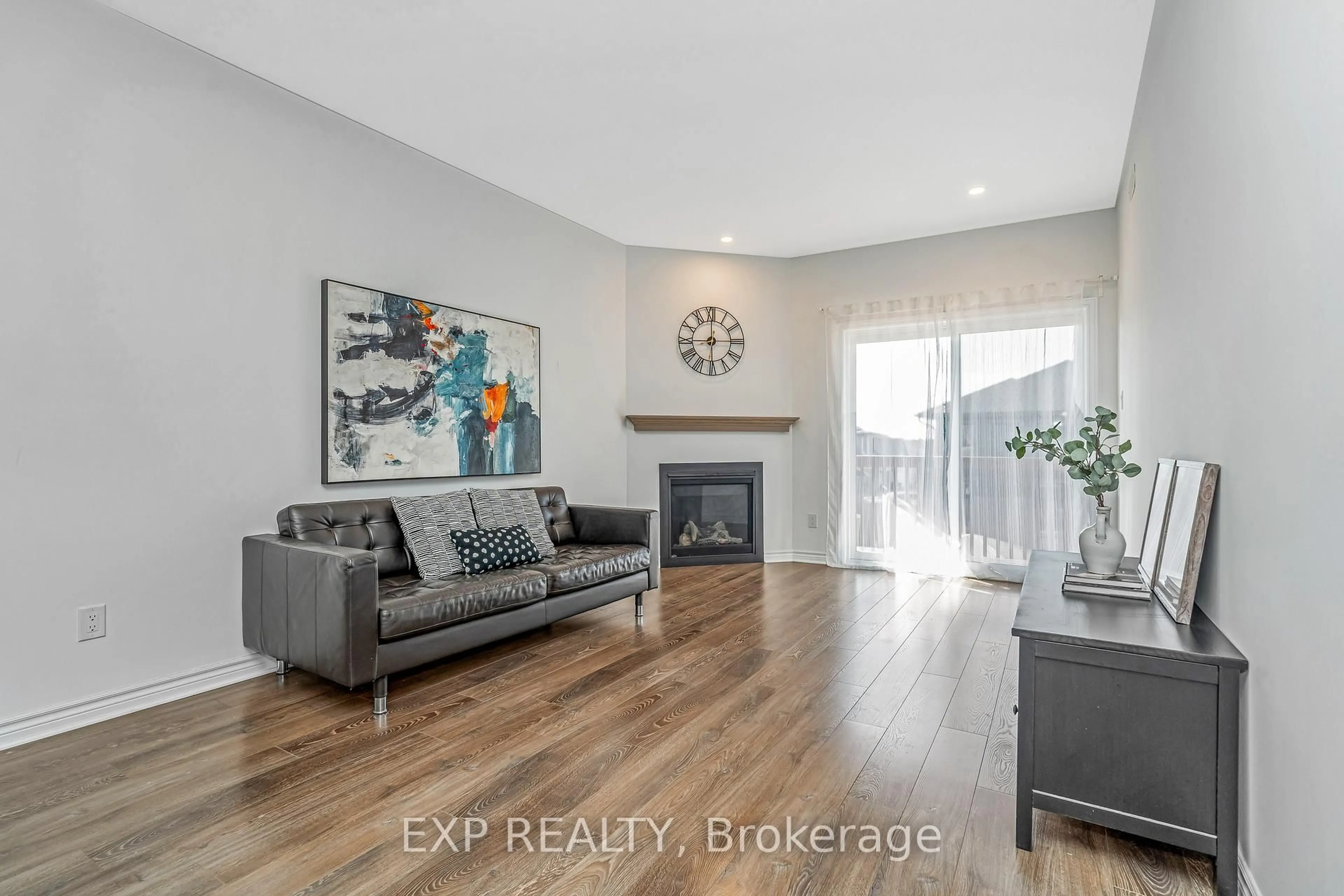 Living room with furniture, wood/laminate floor for 72 Dun Skipper Dr, Ottawa Ontario K1X 0E8