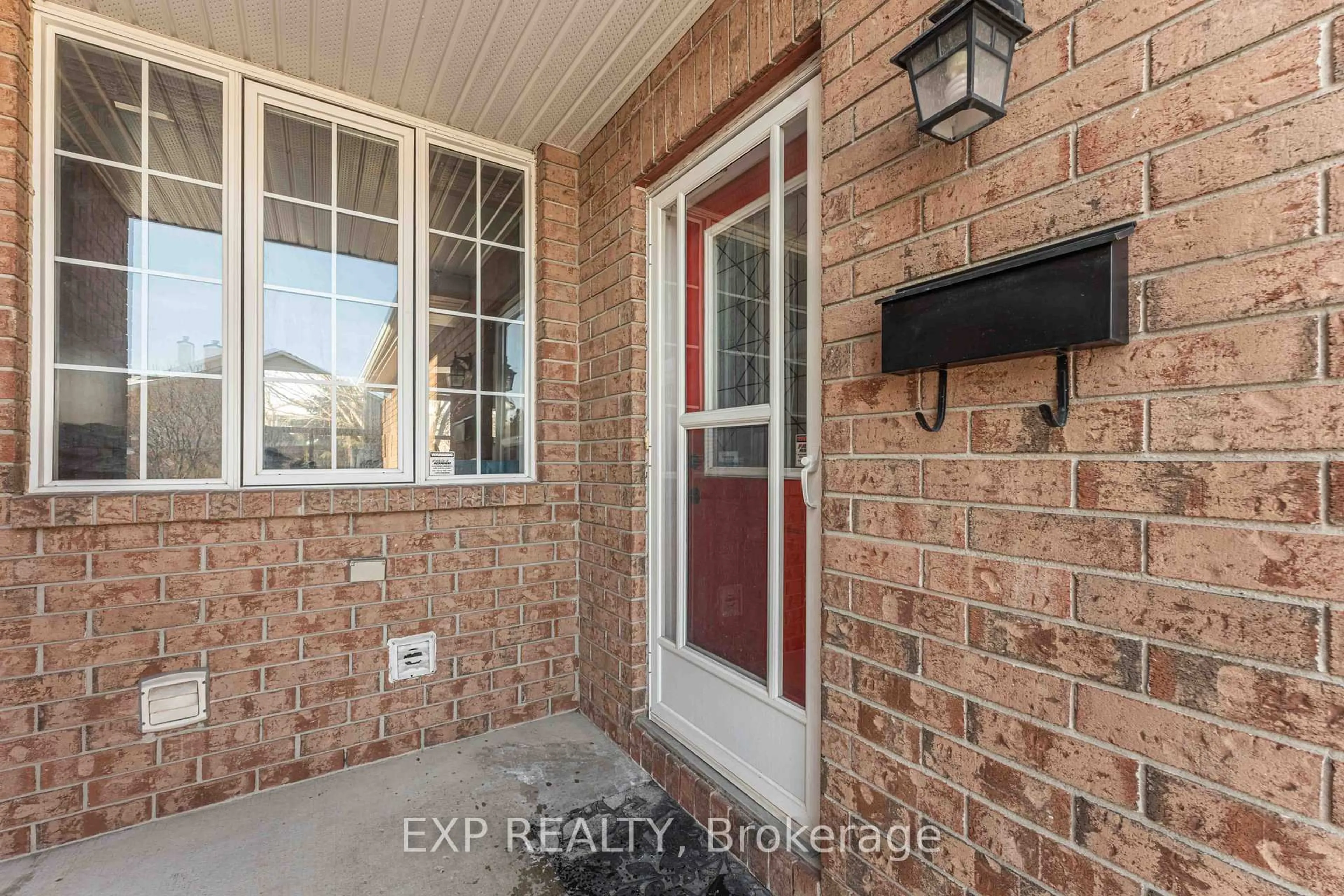 Indoor entryway for 5 Mullcraft Cres, Ottawa Ontario K2J 4P8