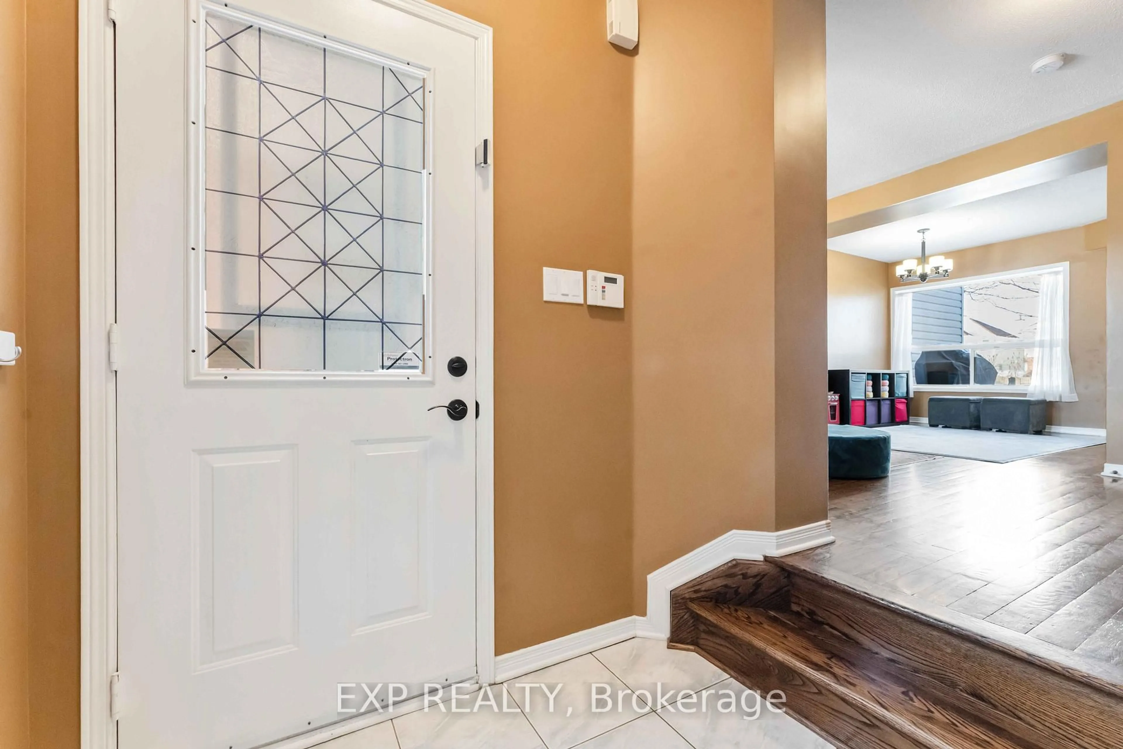 Indoor entryway for 5 Mullcraft Cres, Ottawa Ontario K2J 4P8