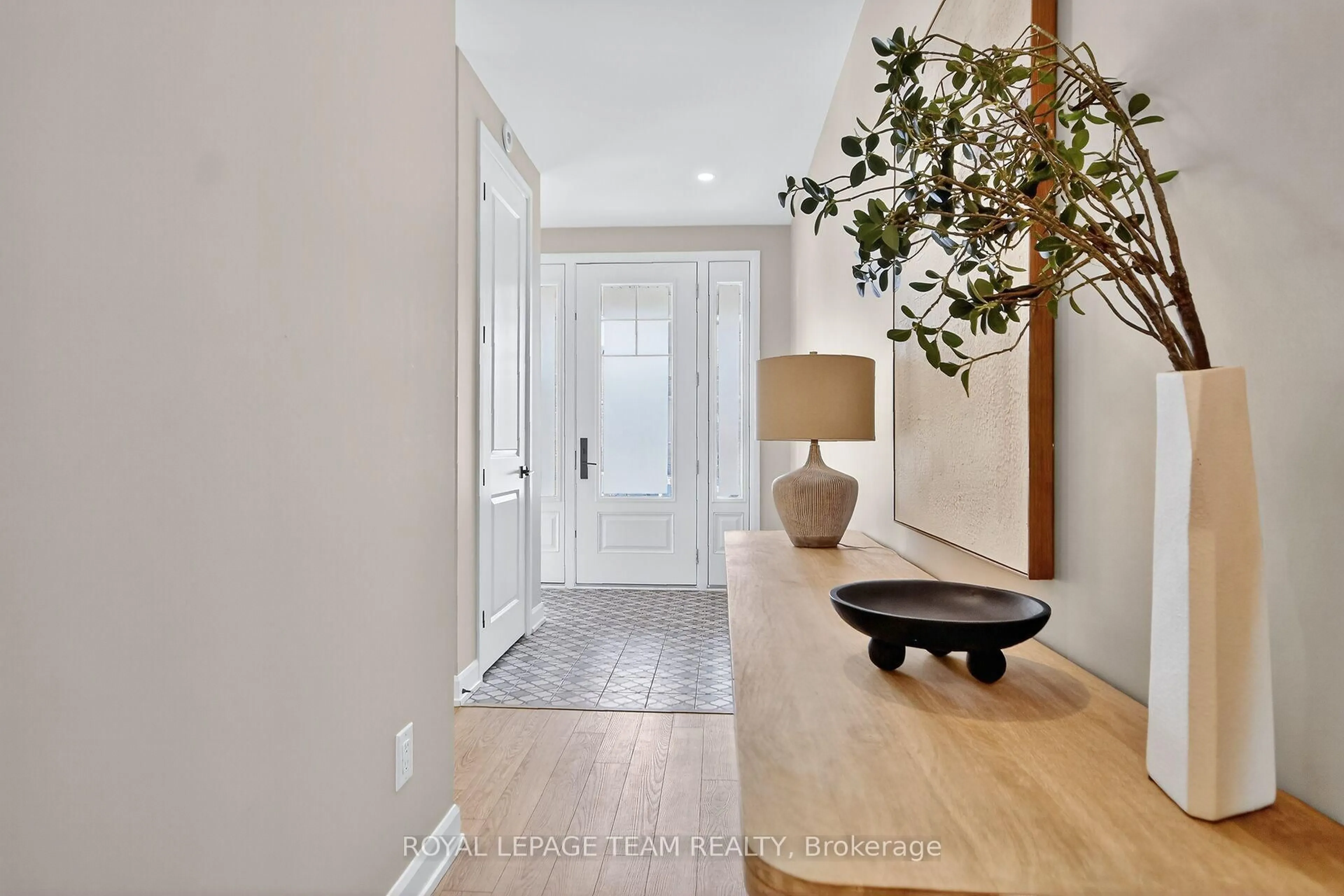 Indoor entryway for 727 Coast Circ, Manotick Ontario K4M 0N2