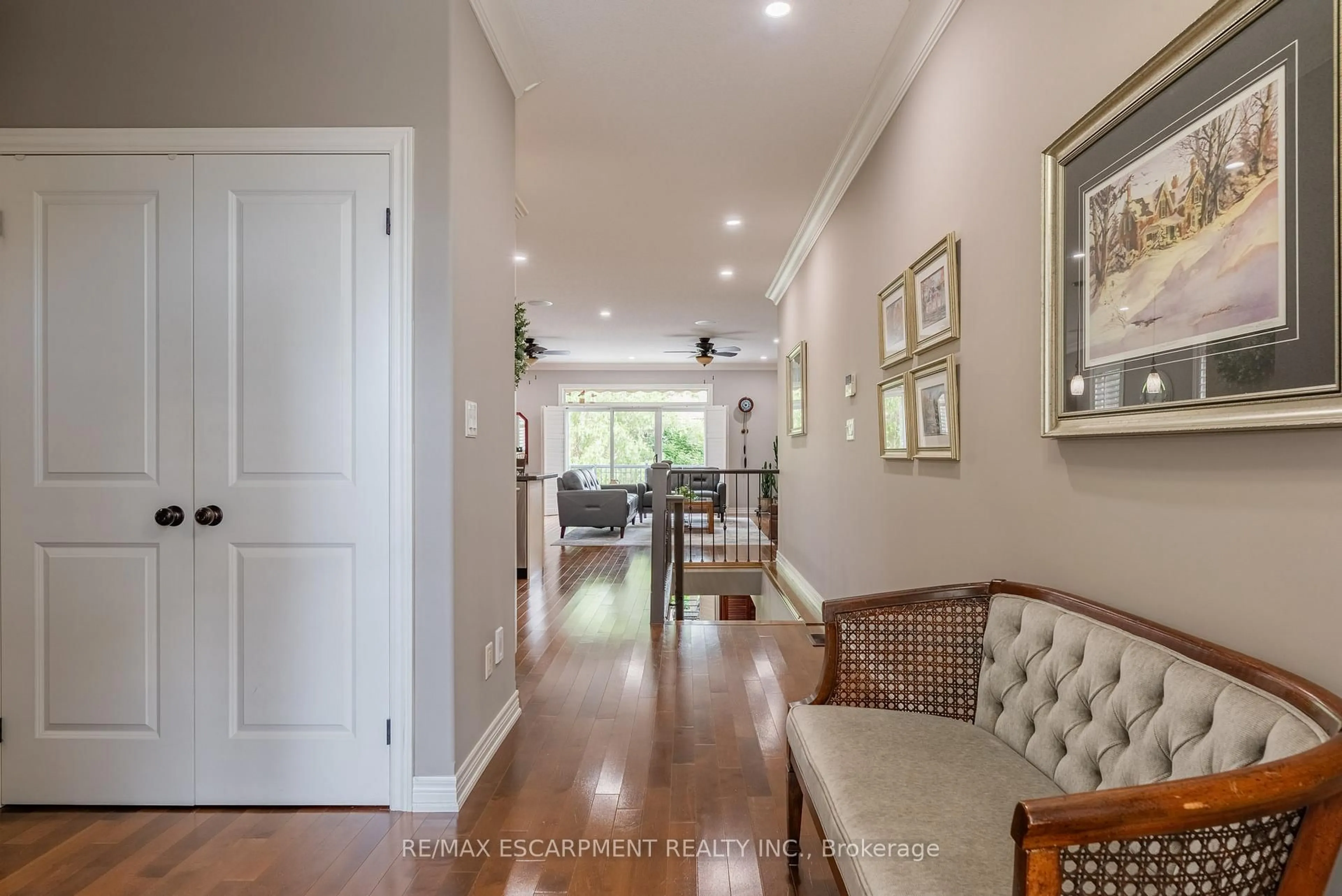 Indoor entryway for 13 Iron Bridge Crt, Haldimand Ontario N3W 0A4