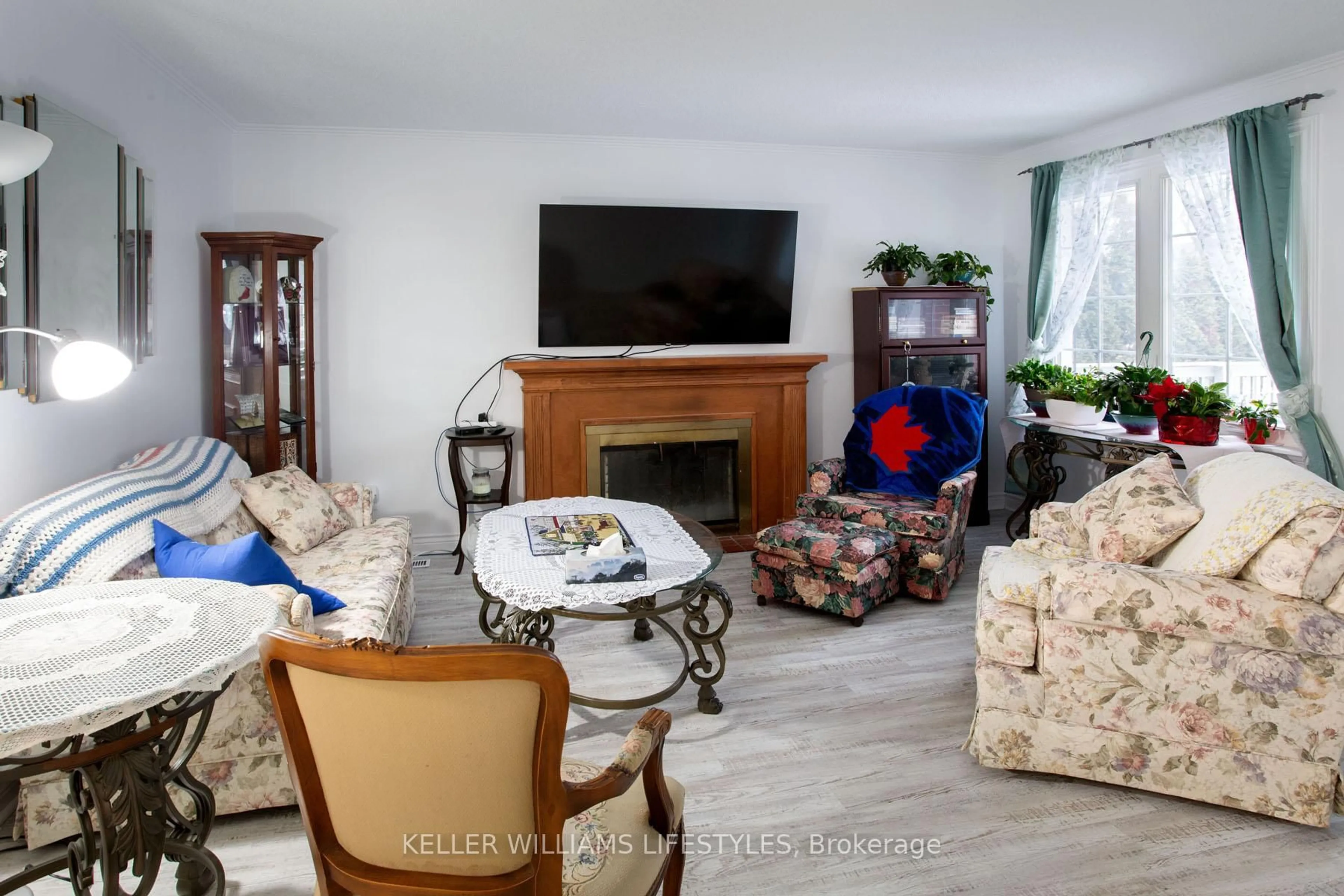 Living room with furniture, unknown for 36 Graydon St, London East Ontario N5W 2H7