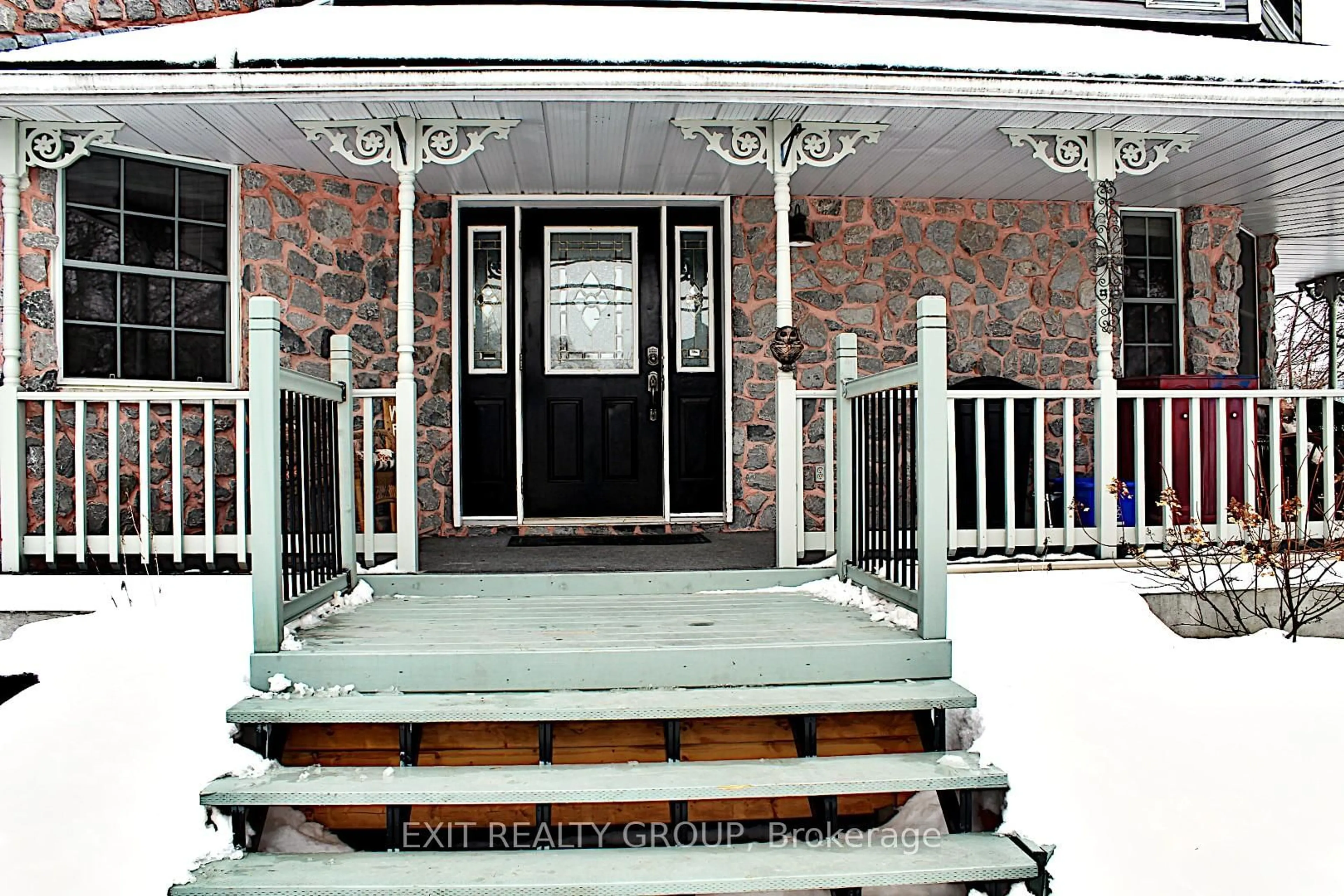 Indoor entryway for 189 Church St, Stirling Ontario K0K 3E0