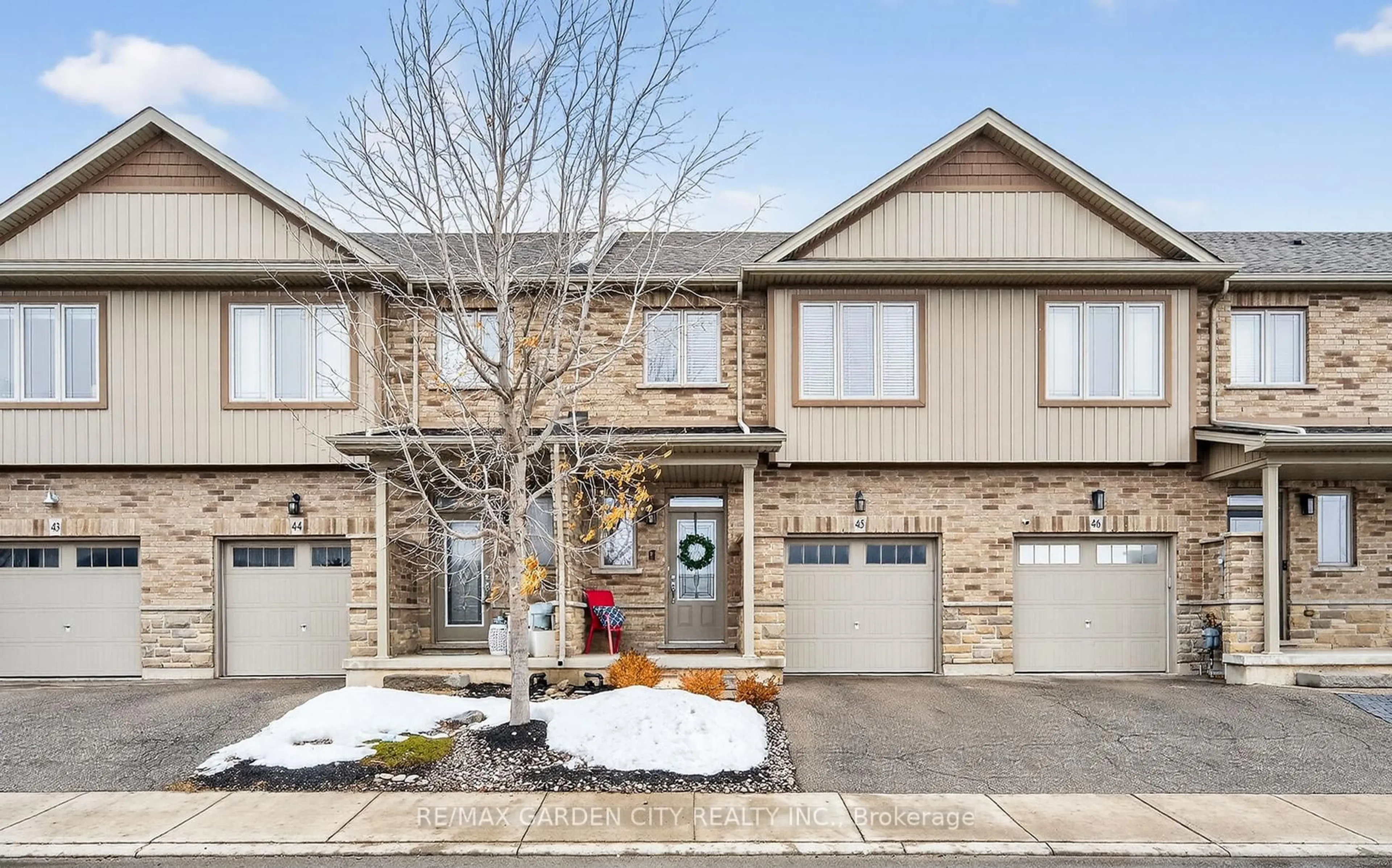 Home with brick exterior material, street for 380 Lake St #45, Grimsby Ontario L3M 0E8