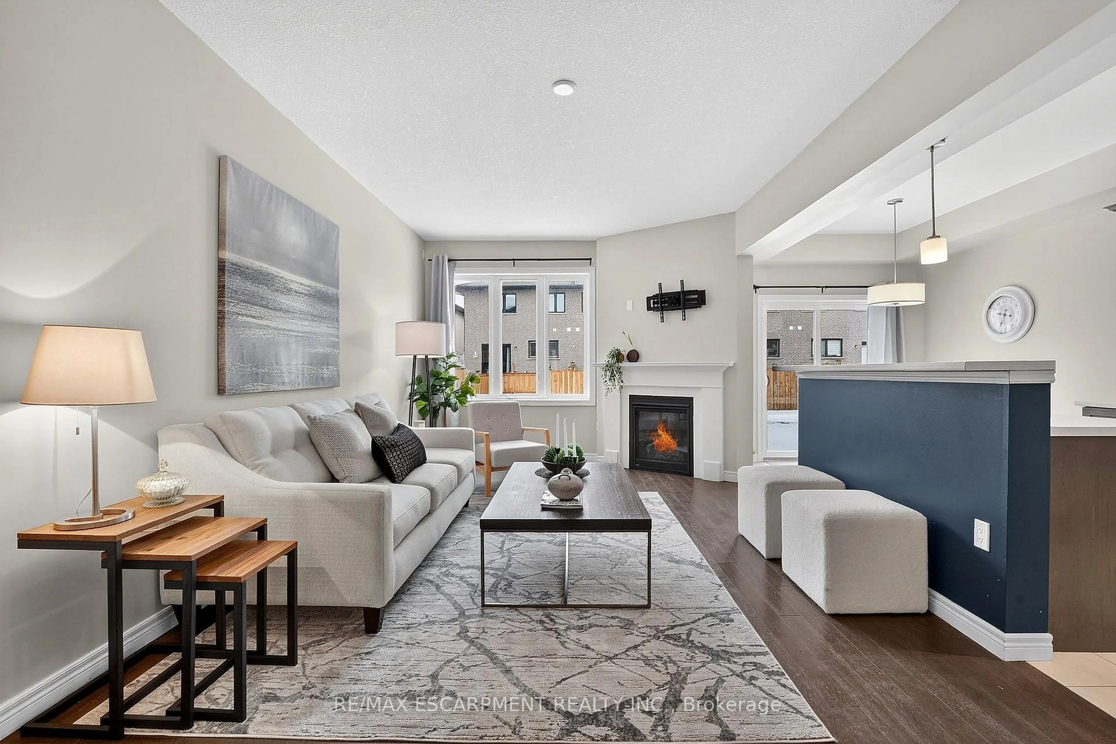 Living room with furniture, unknown for 101 Dennis Dr, West Lincoln Ontario L0R 2A0