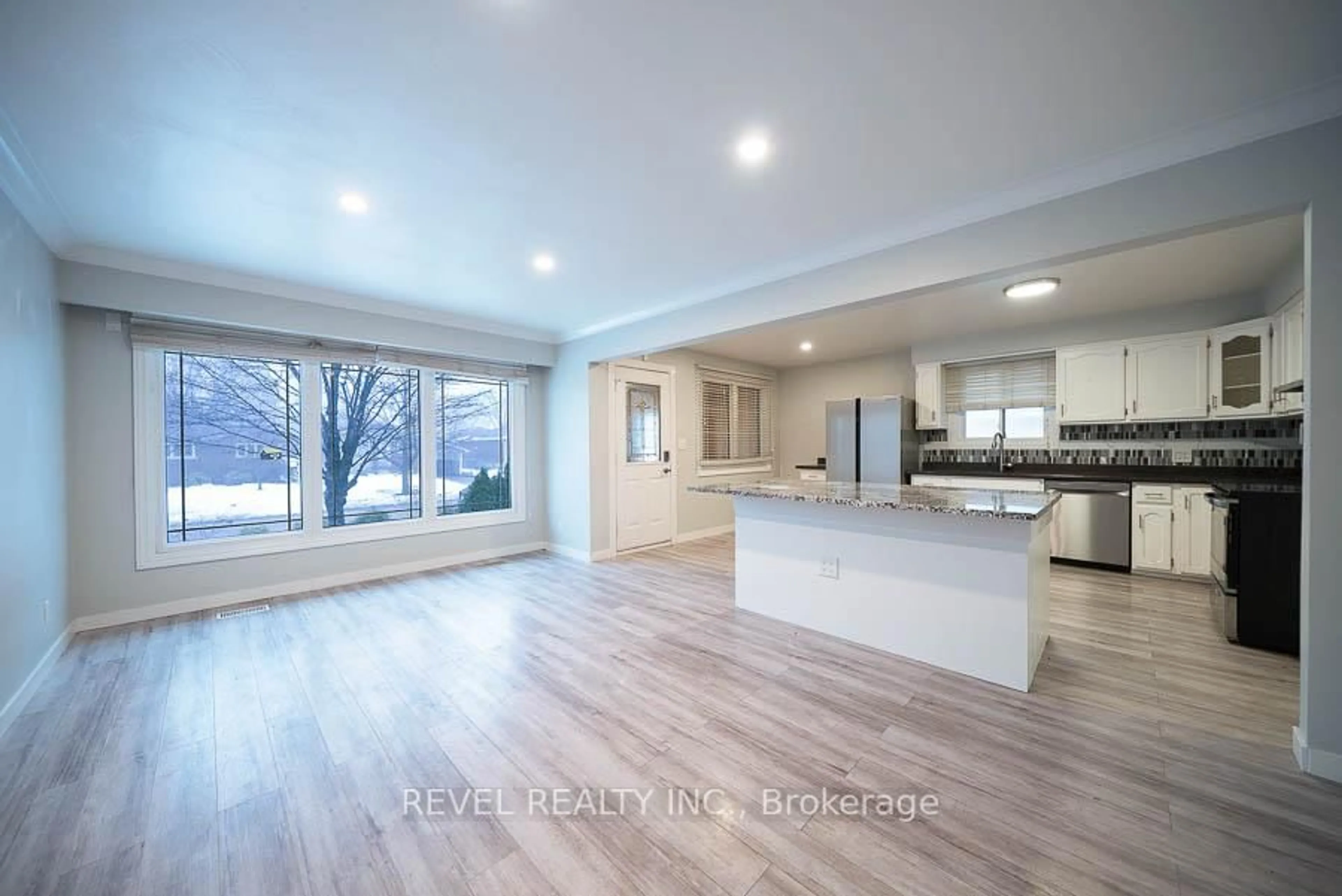 Open concept kitchen, unknown for 45 Buckingham St, Brantford Ontario N3R 3B2