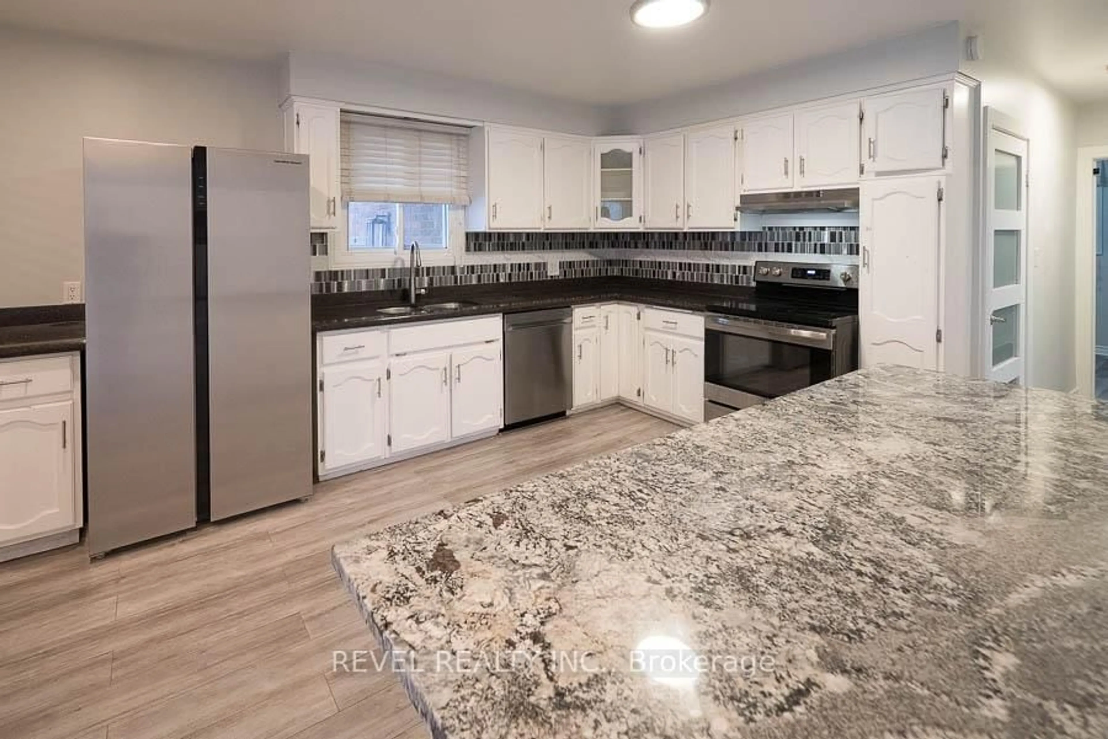 Open concept kitchen, ceramic/tile floor for 45 Buckingham St, Brantford Ontario N3R 3B2