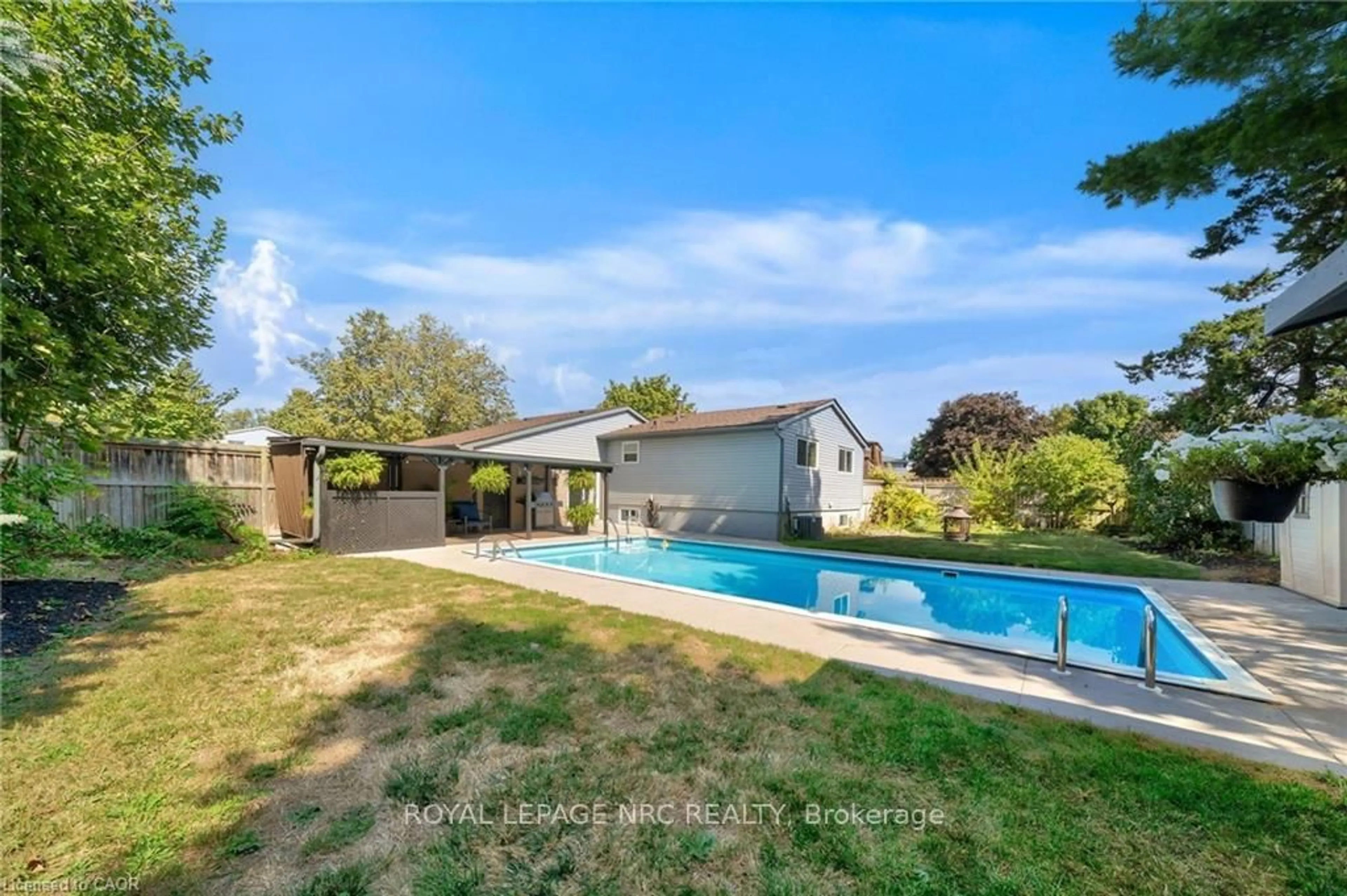 A pic from outside/outdoor area/front of a property/back of a property/a pic from drone, unknown for 23 Bismark Dr, Cambridge Ontario N1S 4E6