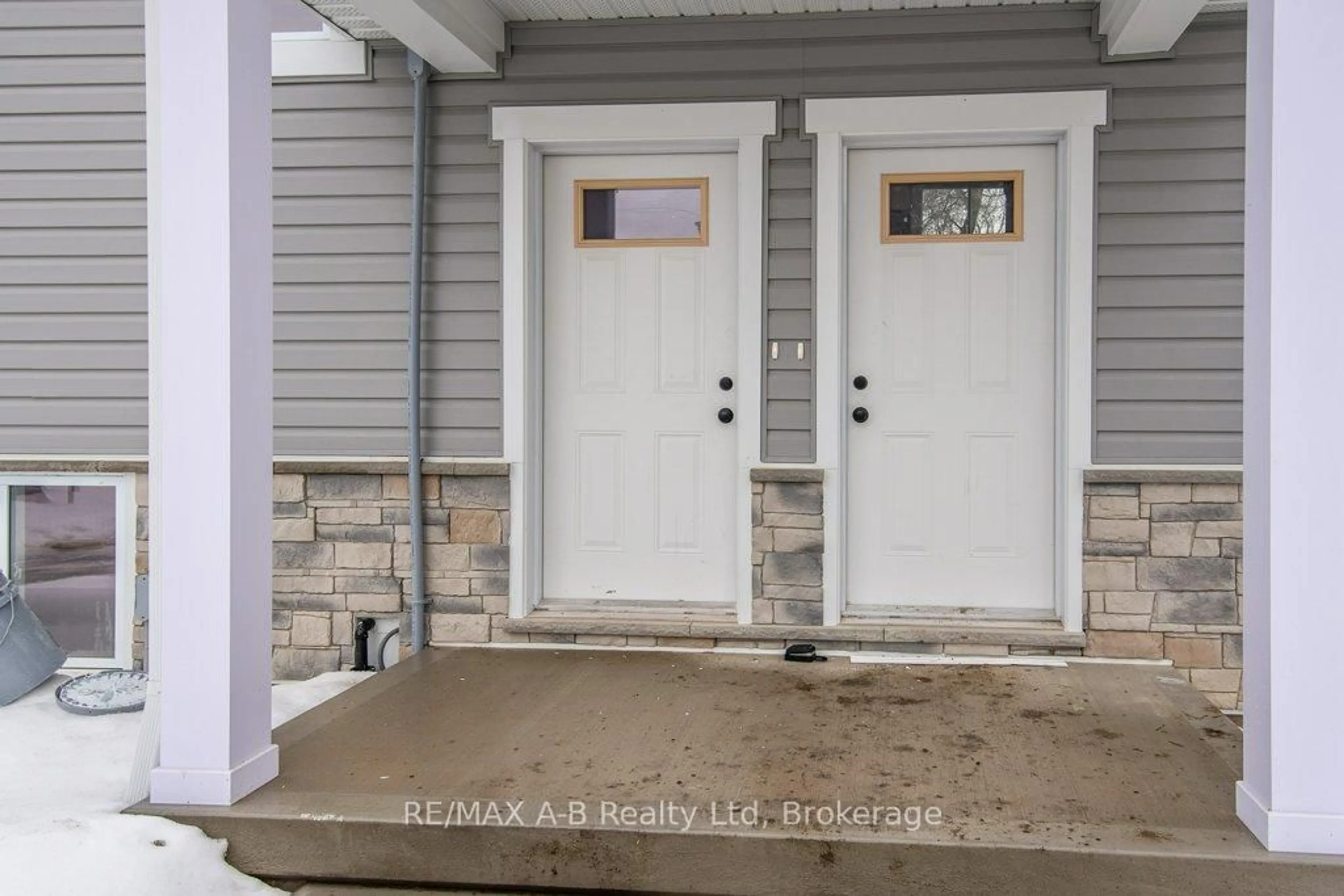 Indoor entryway for 38 Jacob St St, East Zorra-Tavistock Ontario N0B 2R0