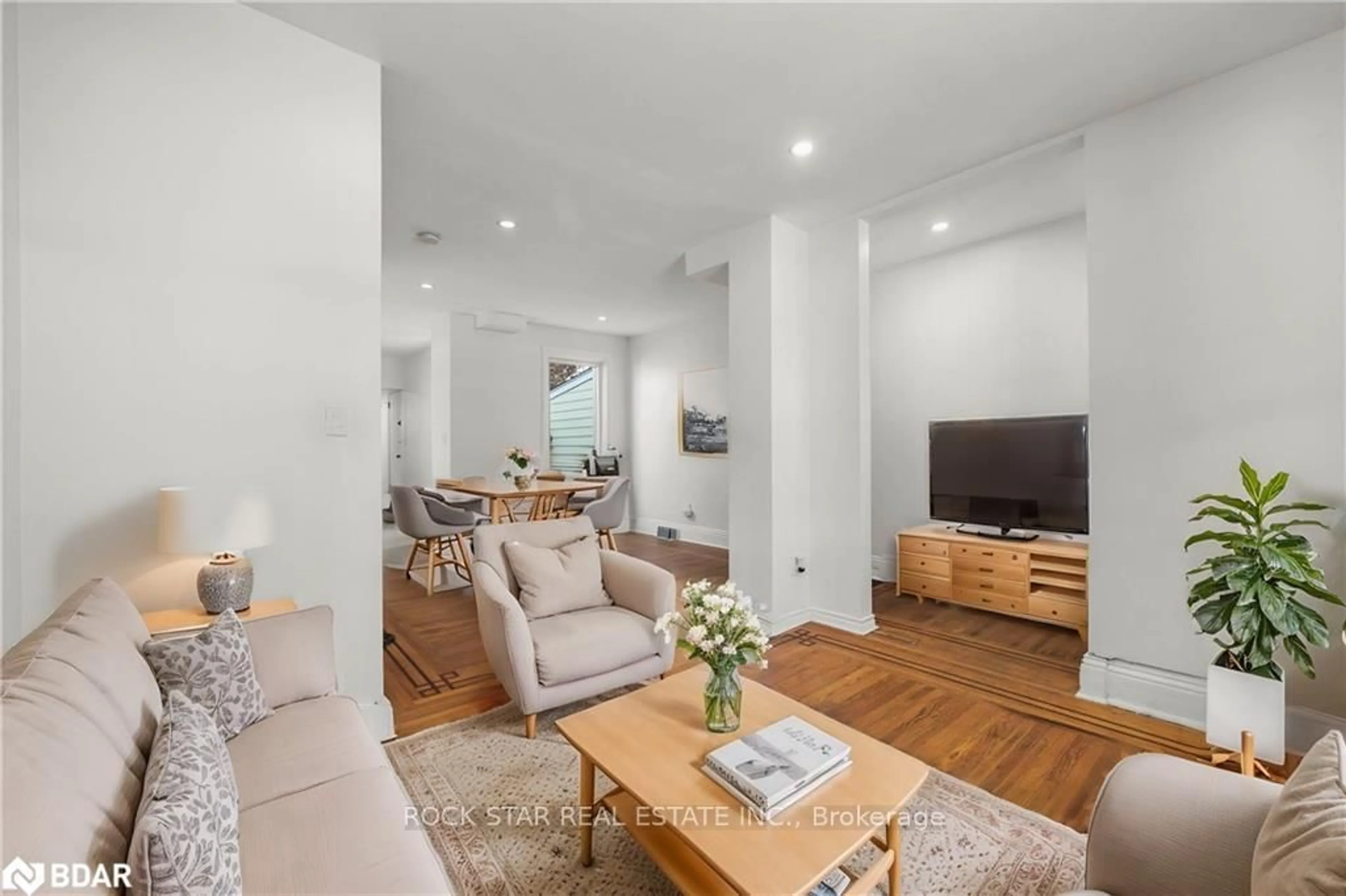 Living room with furniture, unknown for 88 Chestnut Ave, Hamilton Ontario L8L 6K9