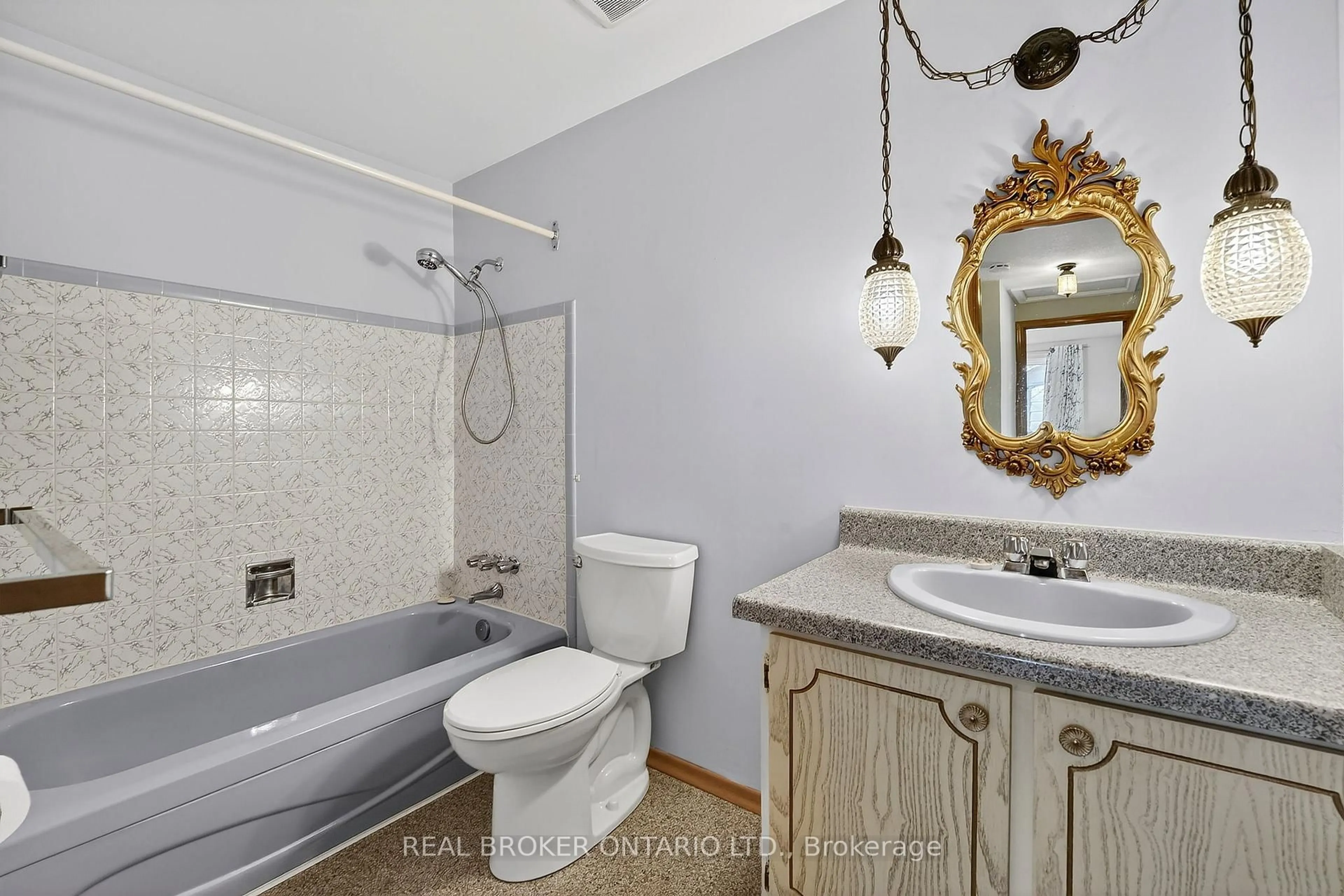 Standard bathroom, ceramic/tile floor for 18 Fairway Dr, Hamilton Ontario L8K 5L4