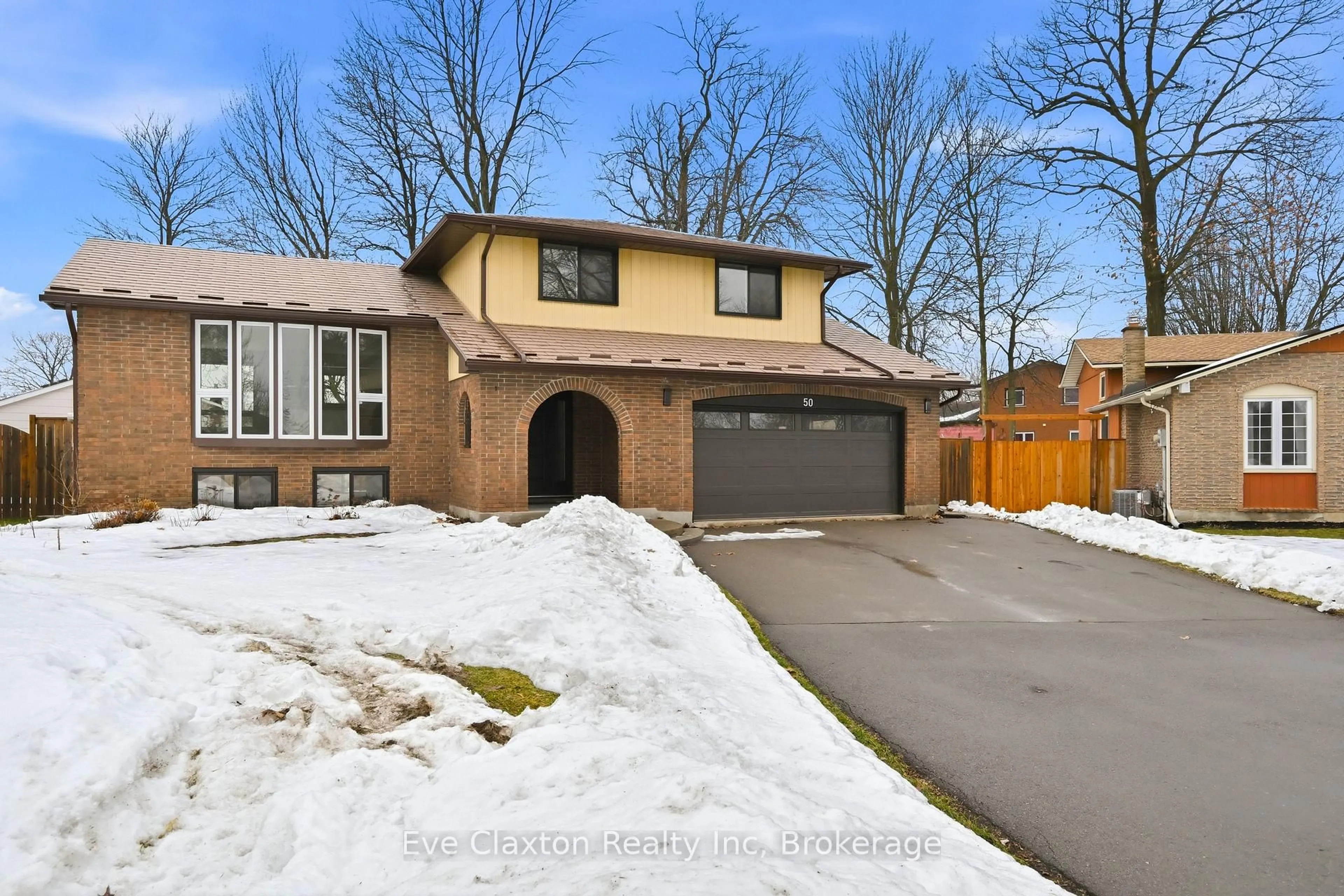 Home with brick exterior material, street for 50 Sherwood Forest Tr, Welland Ontario L3C 5X6