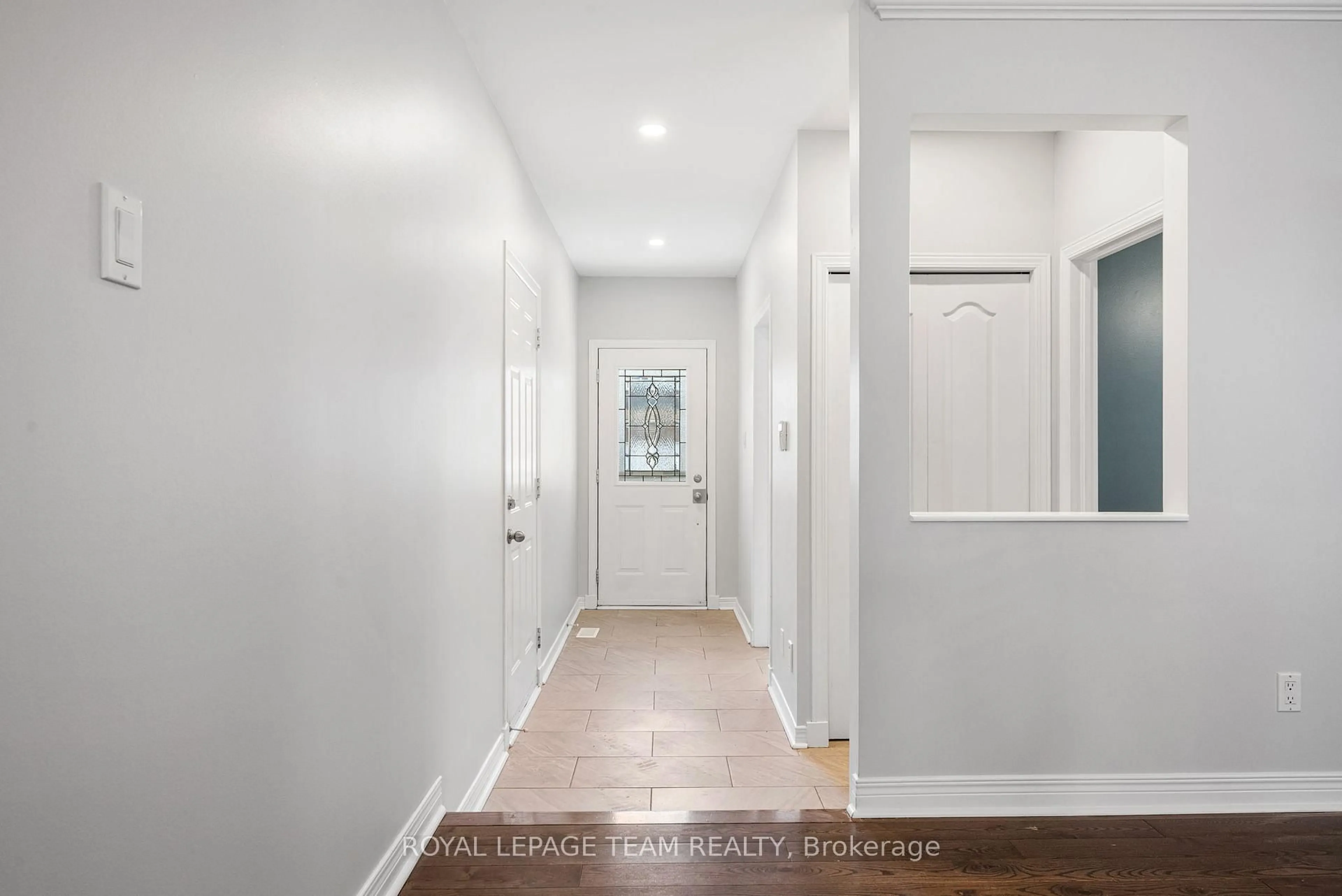 Indoor entryway for 7 SAN MATEO Dr, Ottawa Ontario K2J 5B3