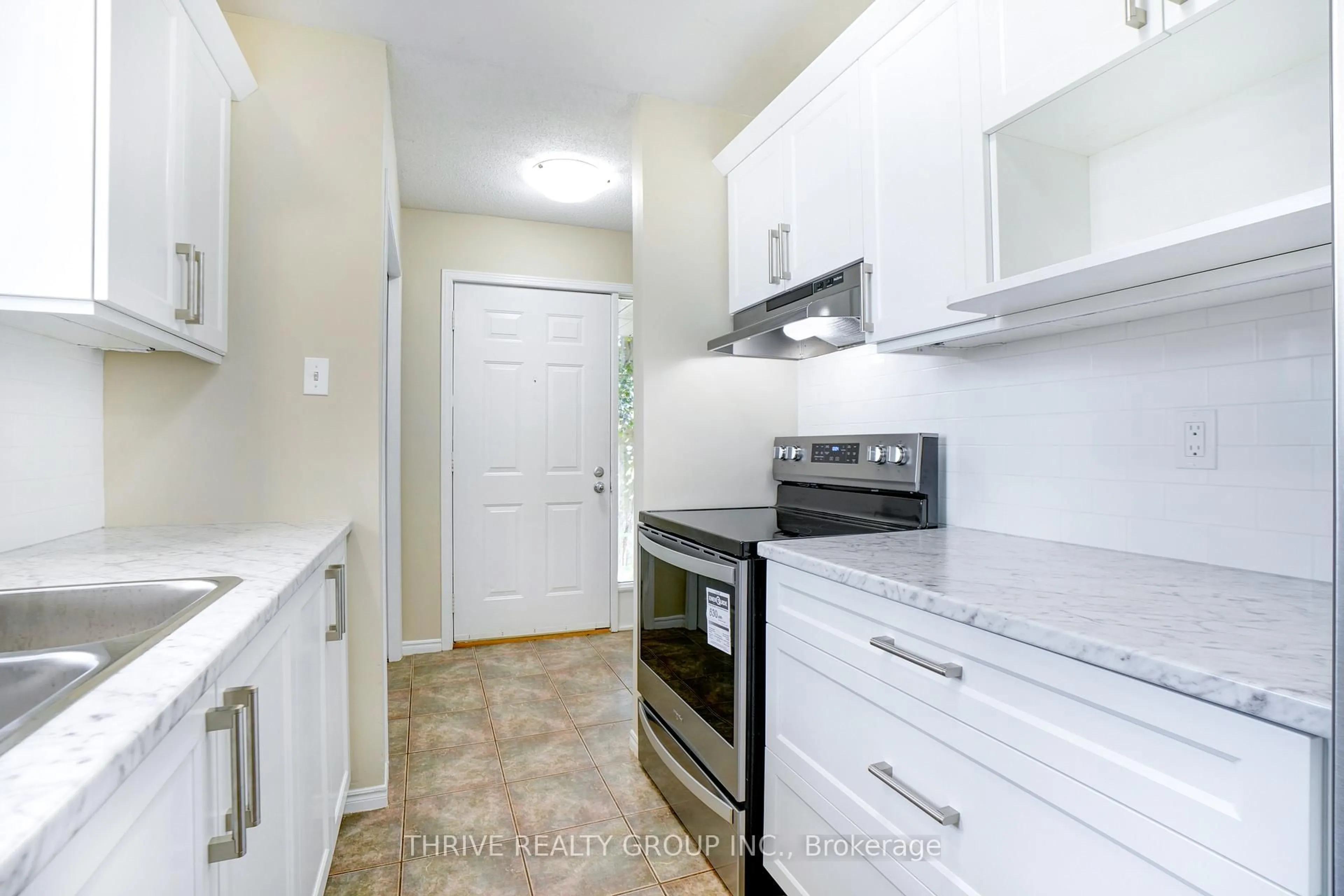 Standard kitchen, unknown for 897 Thistledown Way, London North Ontario N6G 4Z7