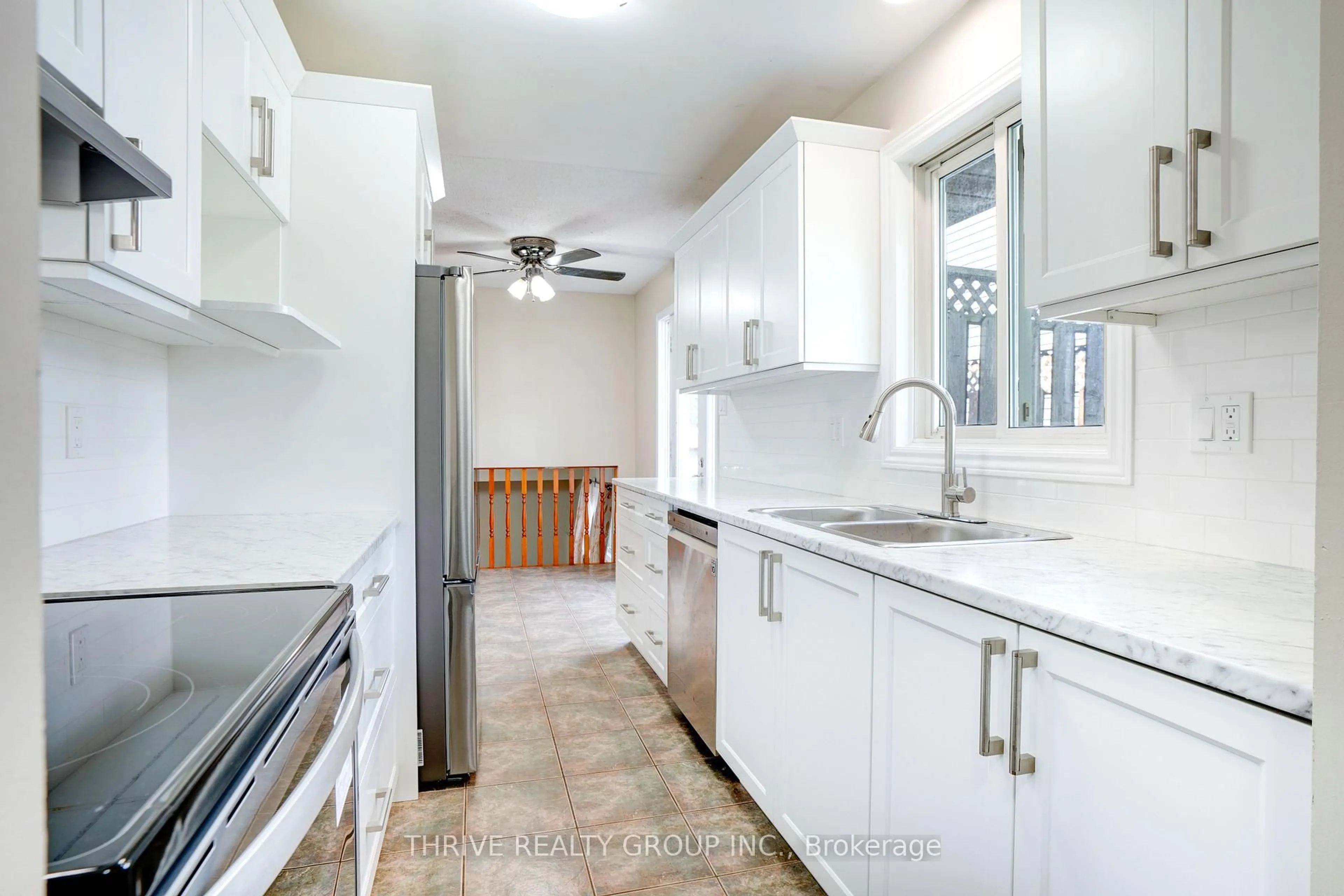 Standard kitchen, ceramic/tile floor for 897 Thistledown Way, London North Ontario N6G 4Z7
